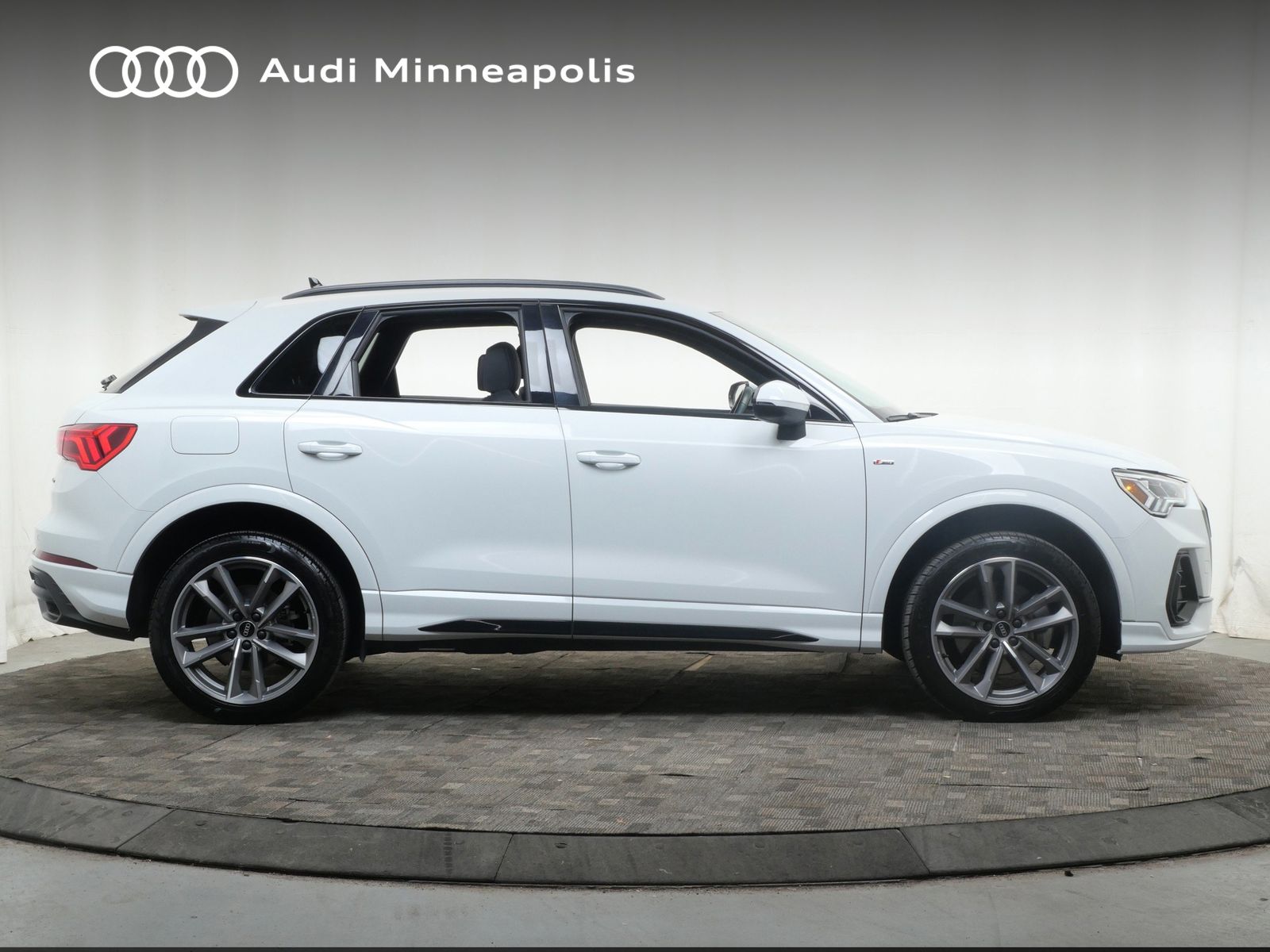 Thumbnail: 2022 Audi Q3 - 8