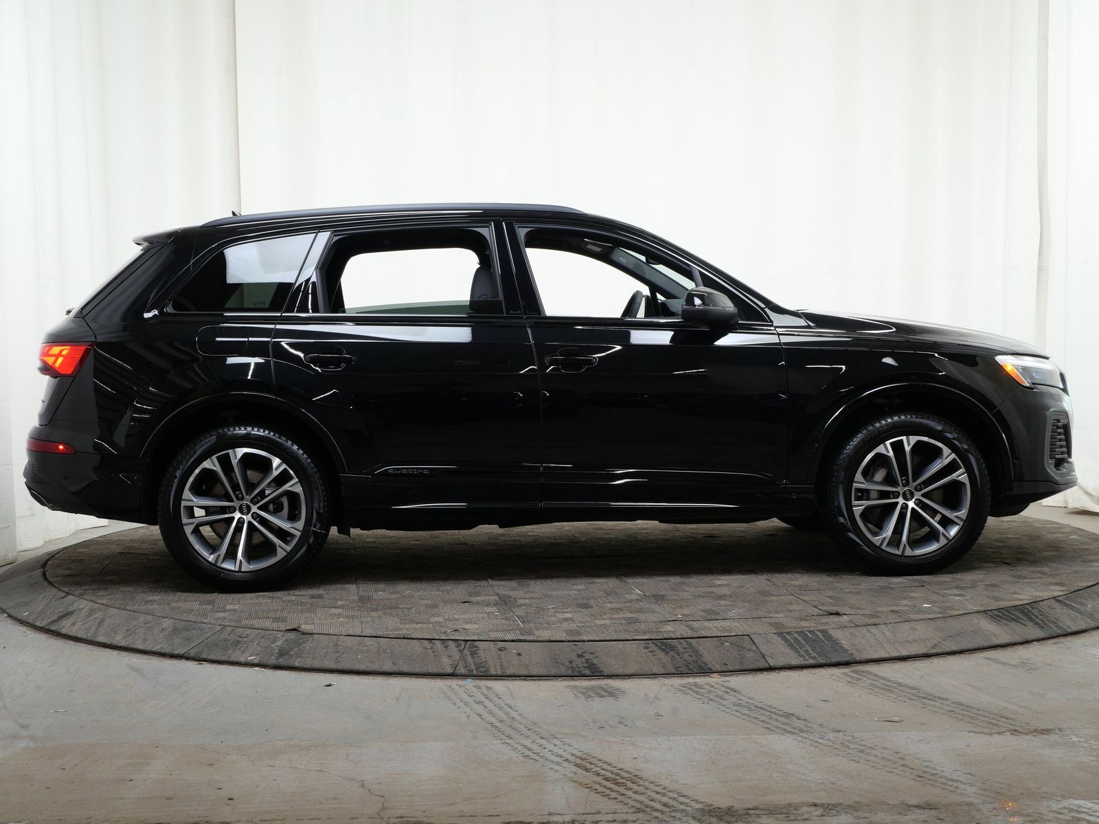 Thumbnail: 2026 Audi Q7 - 7