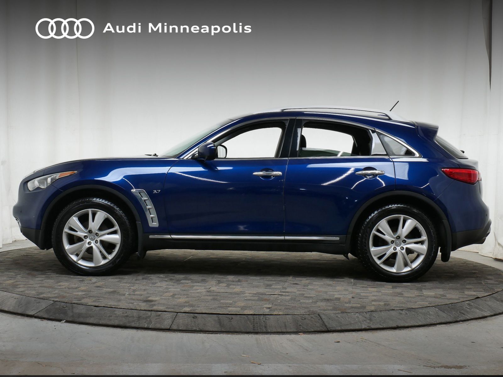 Thumbnail: 2015 INFINITI QX70 - 3