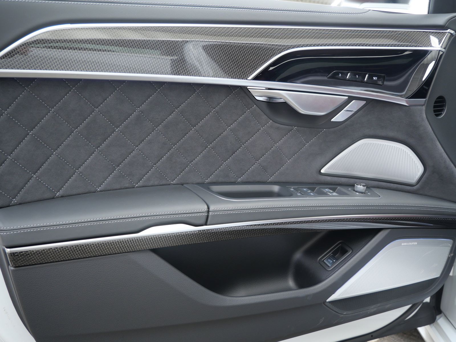 Thumbnail: 2025 Audi S8 - 10