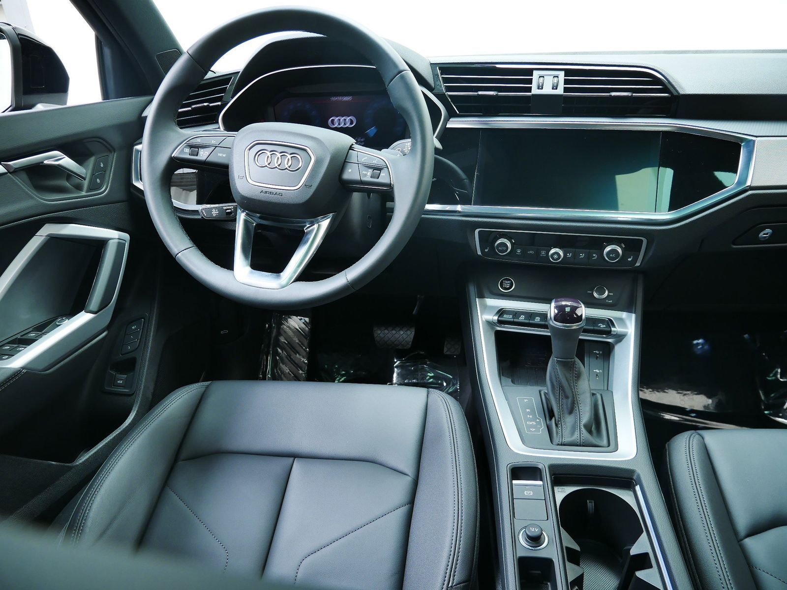 Thumbnail: 2025 Audi Q3 - 12