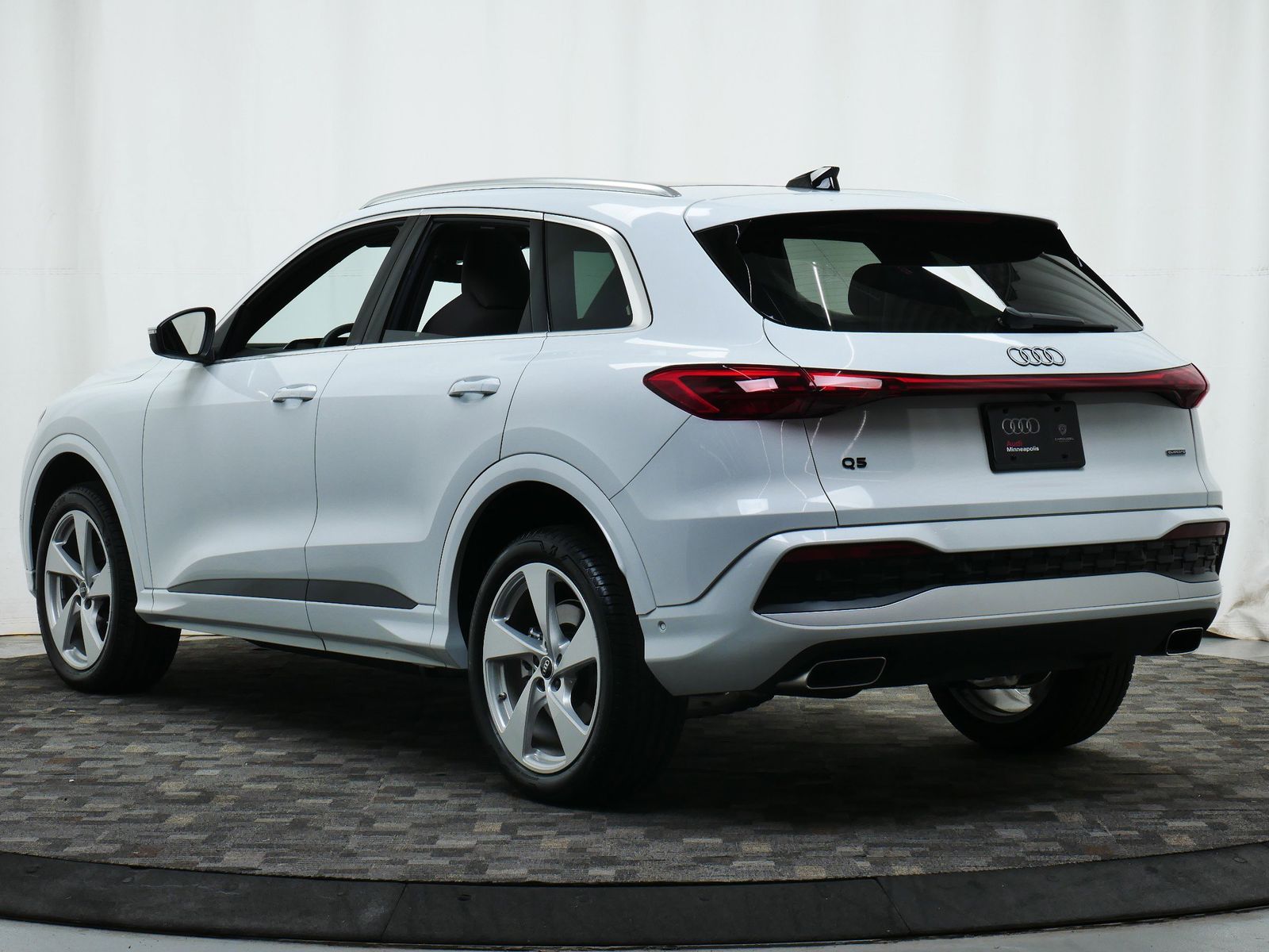 Thumbnail: 2025 Audi Q5 - 4