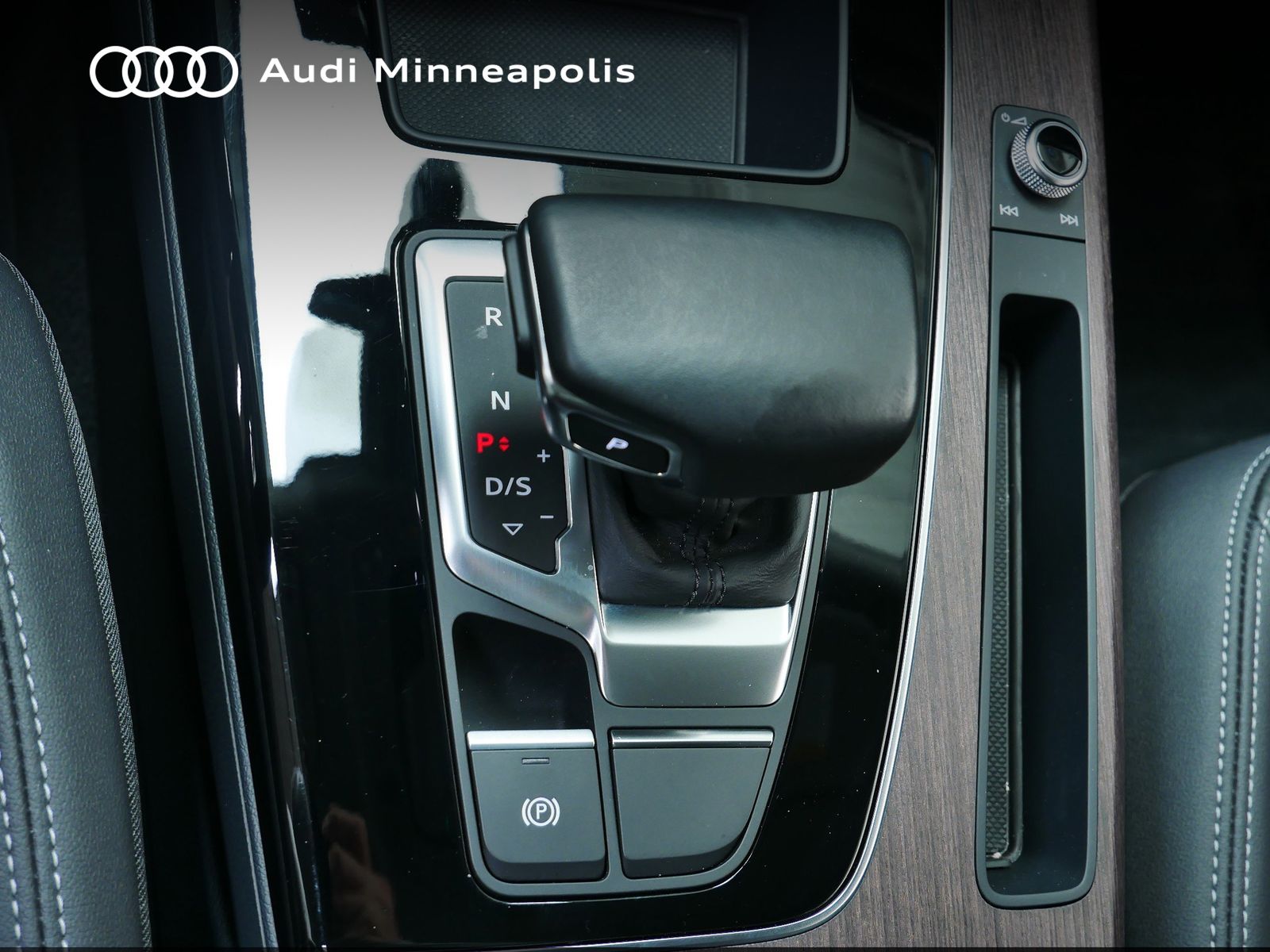 Thumbnail: 2023 Audi Q5 - 25