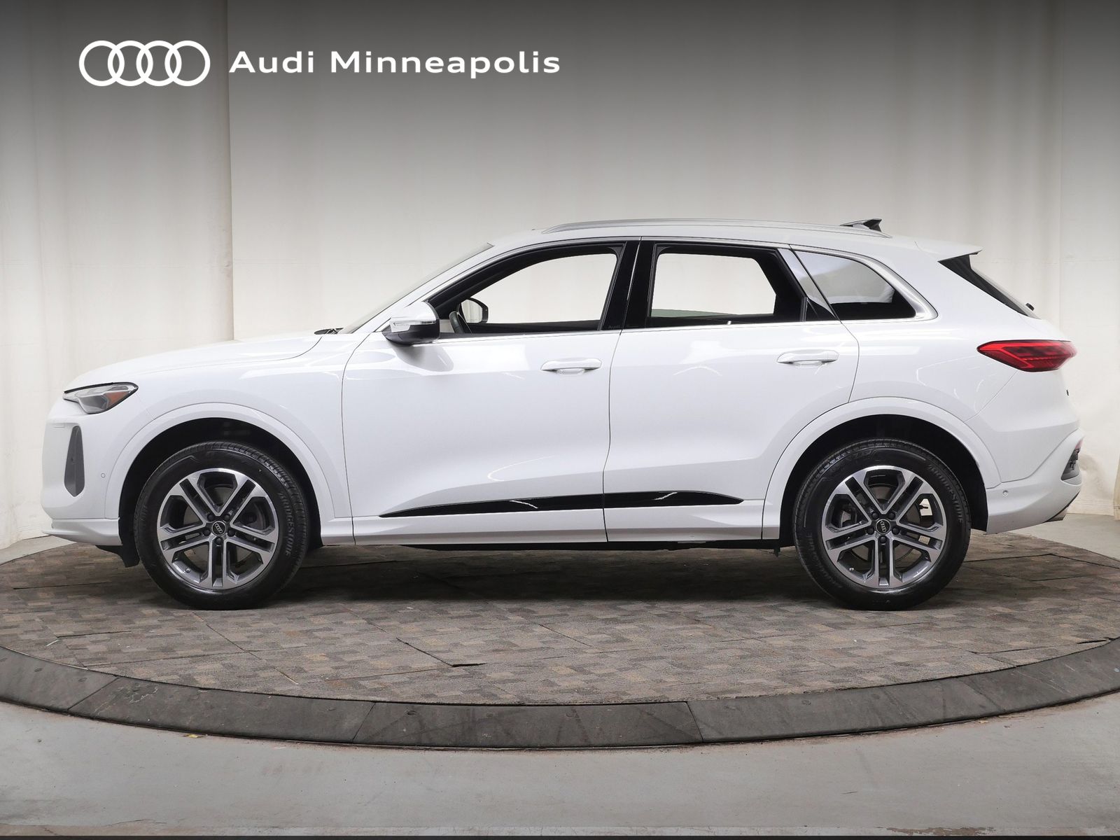 Thumbnail: 2025 Audi Q5 - 3