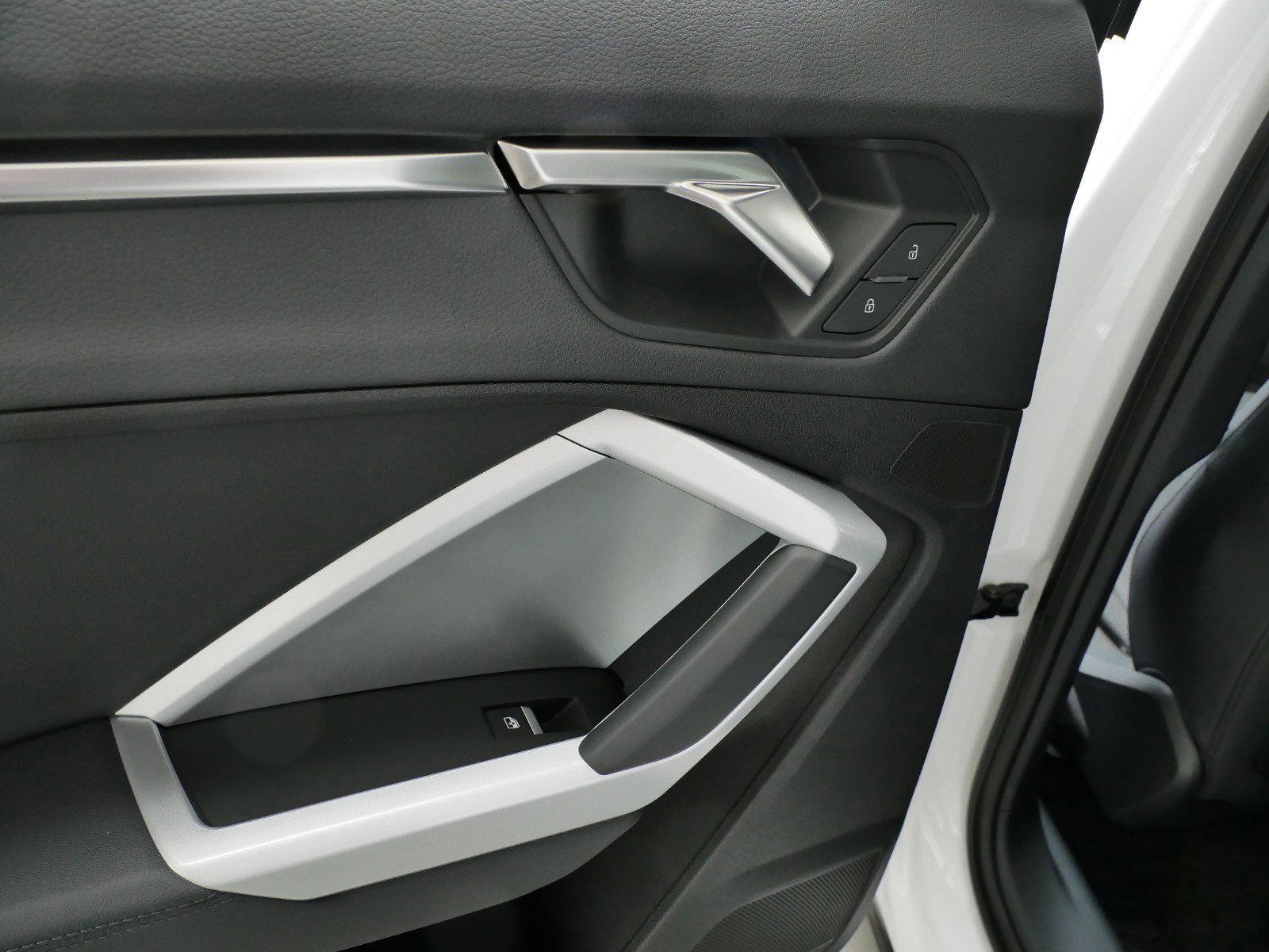 Thumbnail: 2023 Audi Q3 - 11