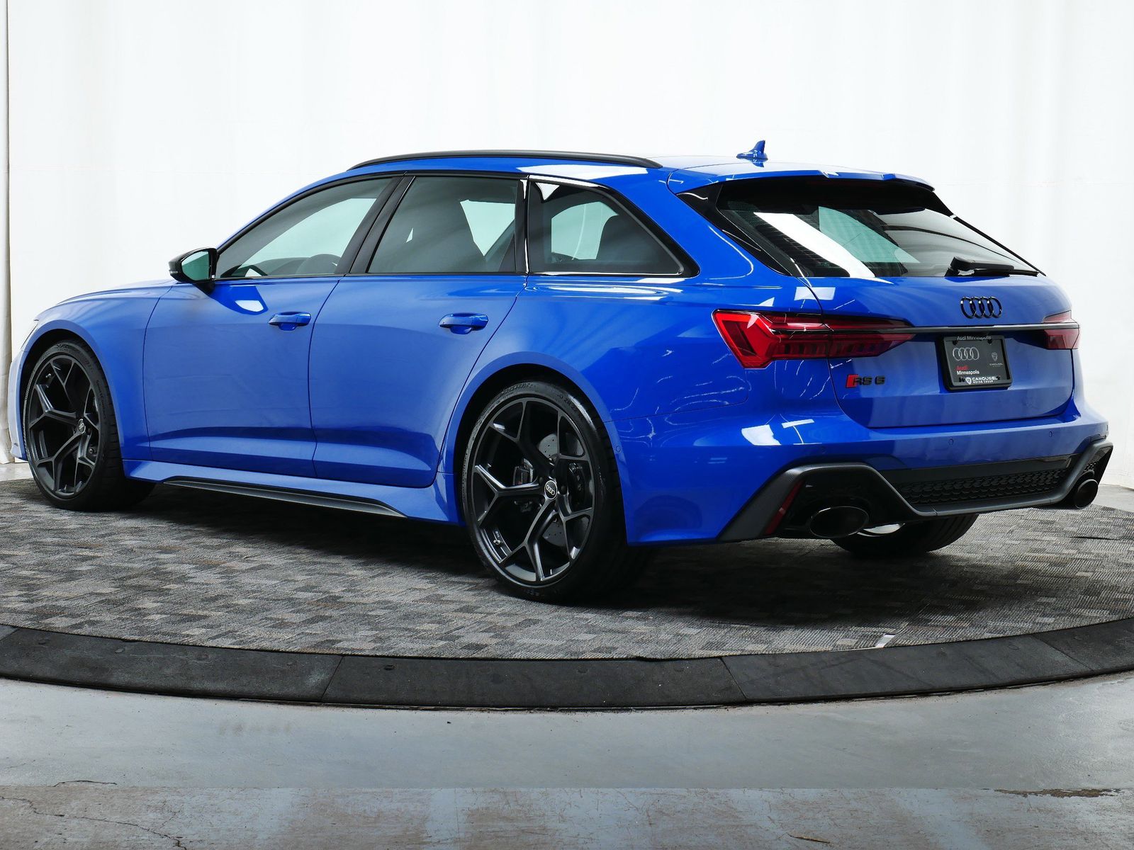 Thumbnail: 2025 Audi RS 6 - 4