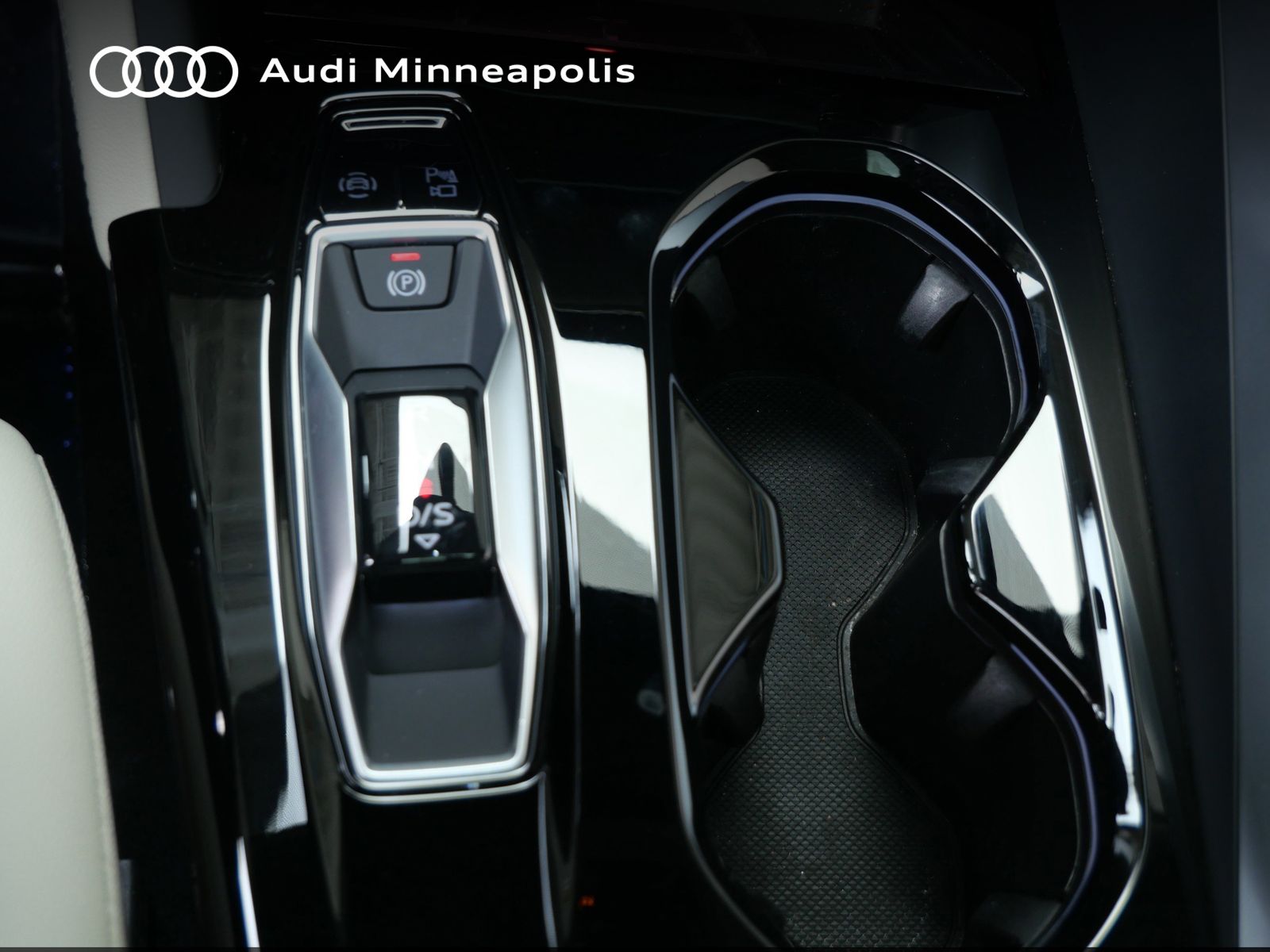 Thumbnail: 2025 Audi Q5 - 25