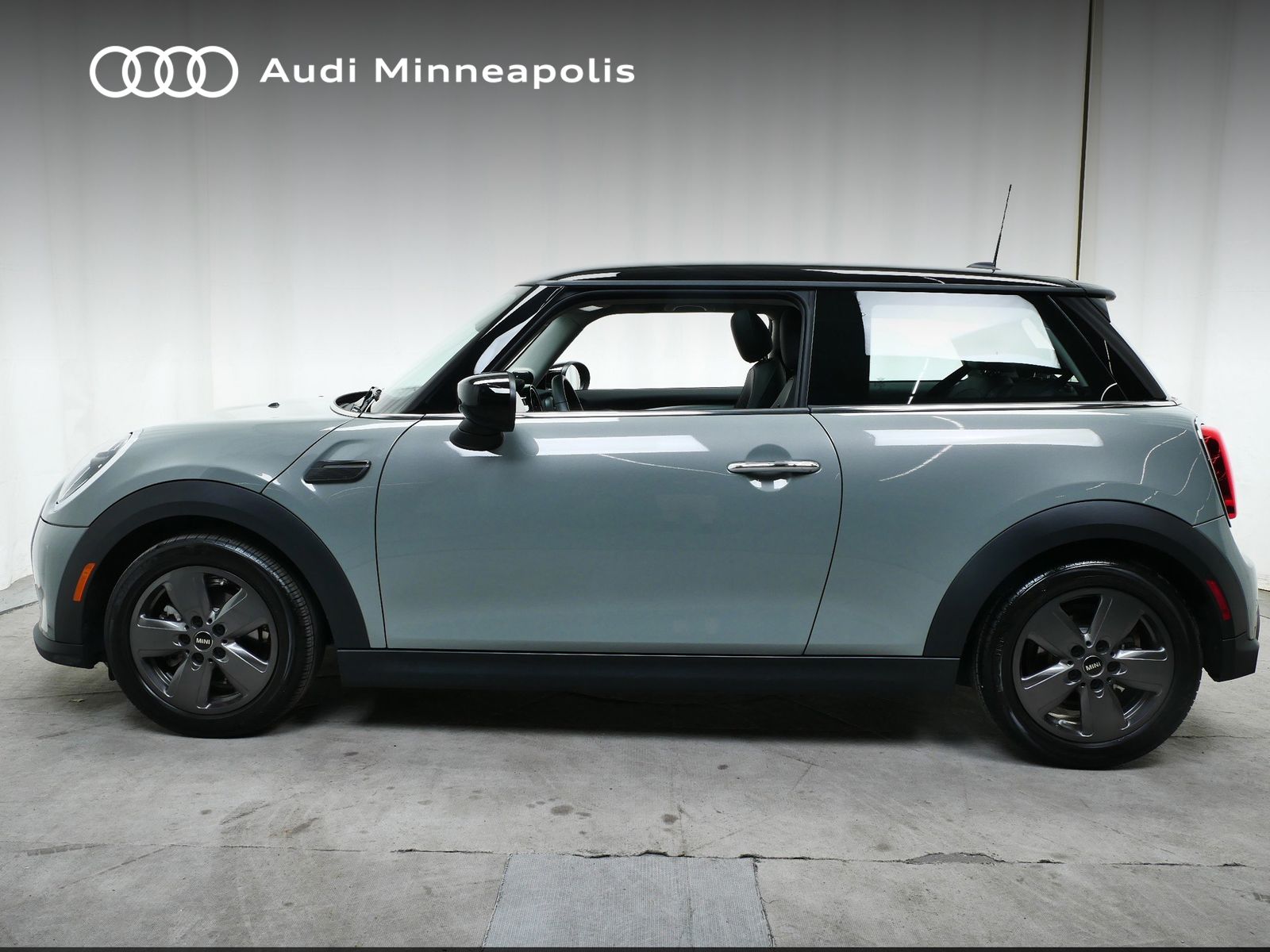2023 Mini Cooper 2 Door Hardtop Signature photo 3