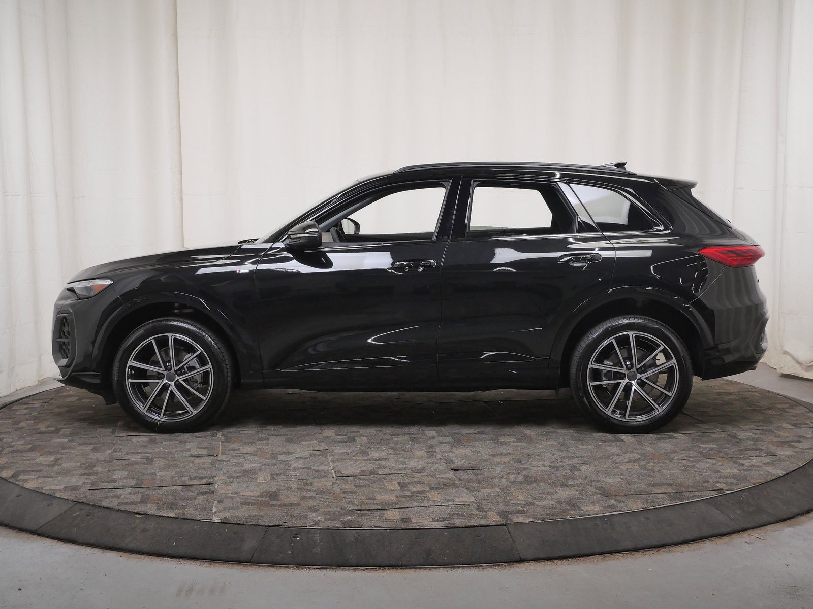Thumbnail: 2026 Audi Q5 - 3