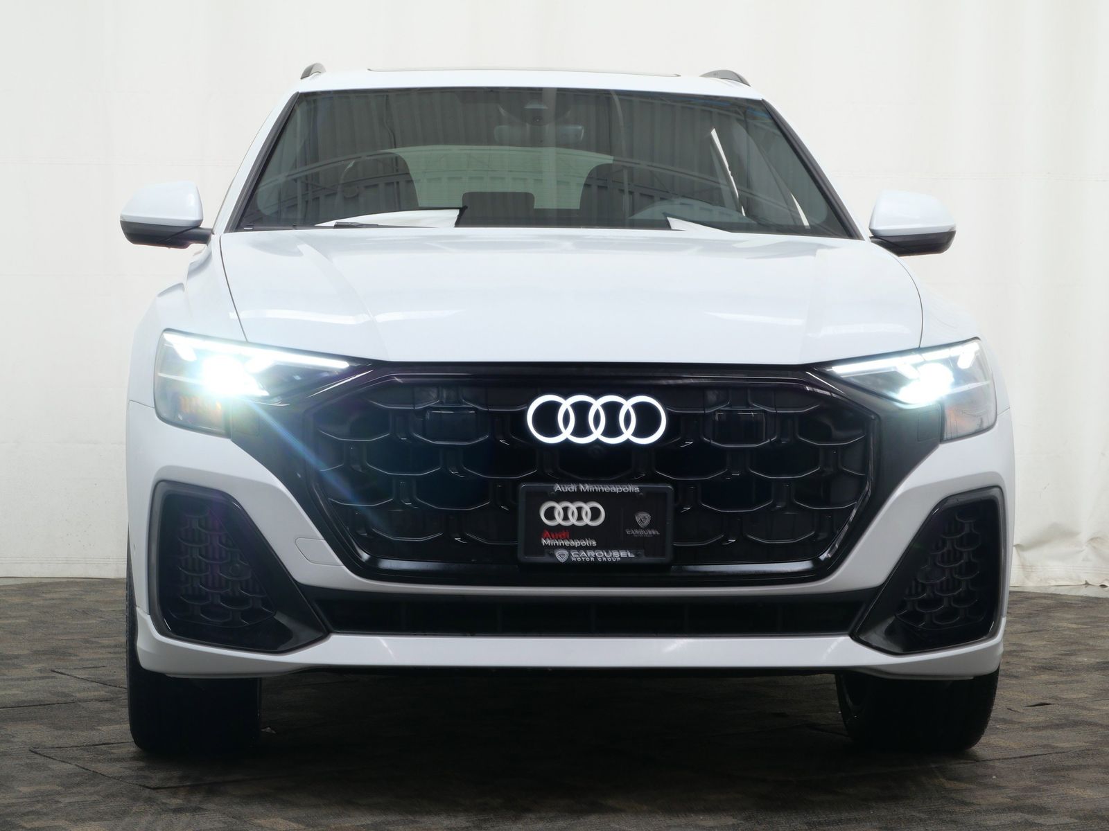 Thumbnail: 2026 Audi Q8 - 9