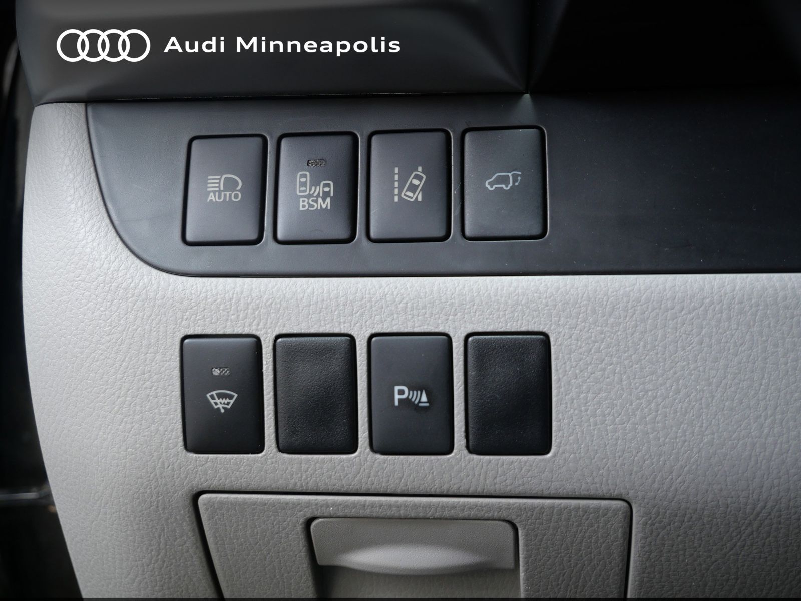 Thumbnail: 2016 Toyota Highlander - 19