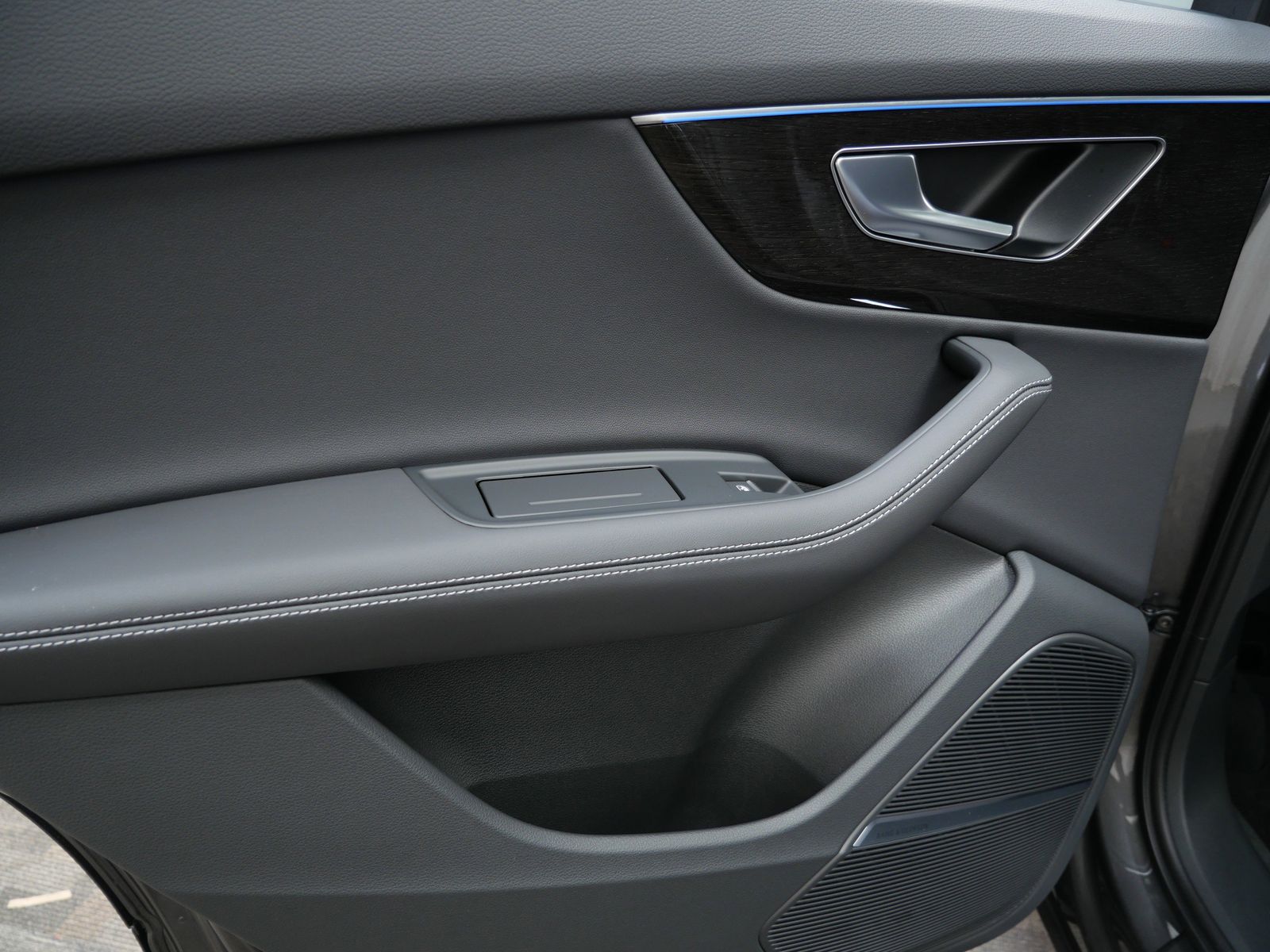 Thumbnail: 2026 Audi Q7 - 12