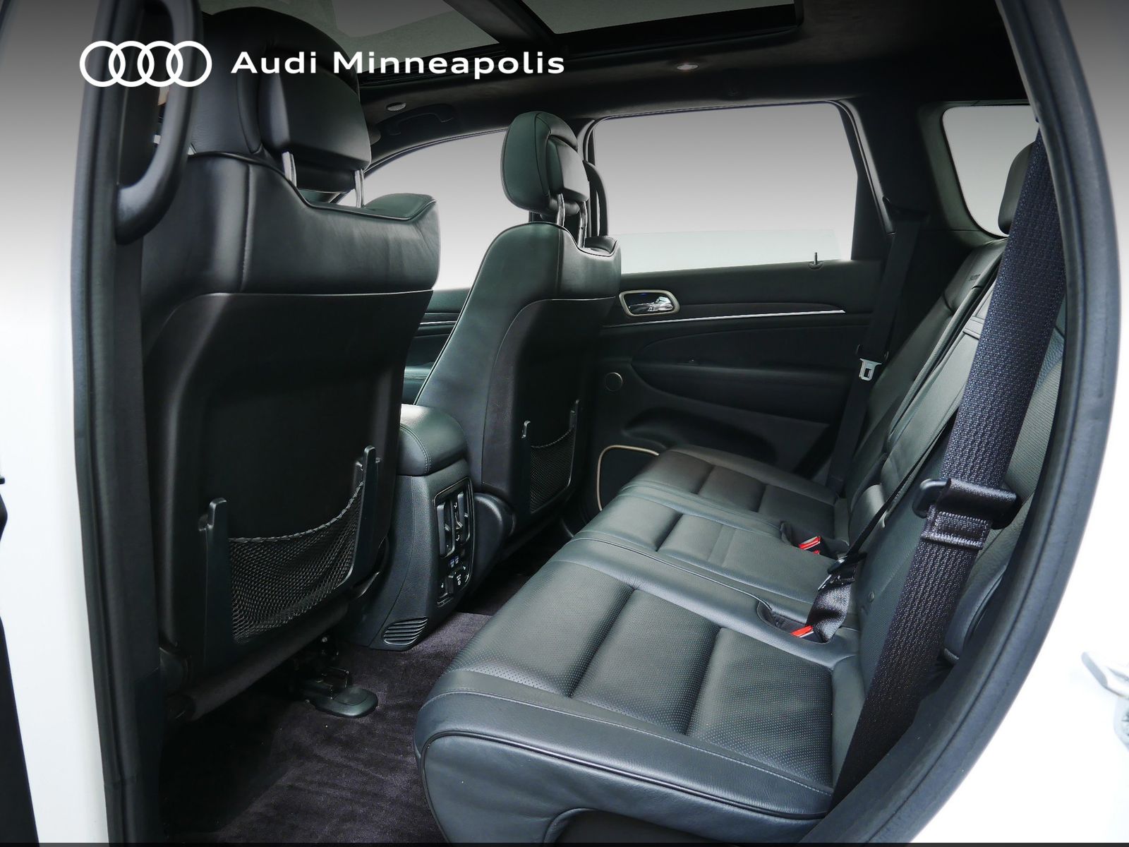 Thumbnail: 2016 Jeep Grand Cherokee - 13