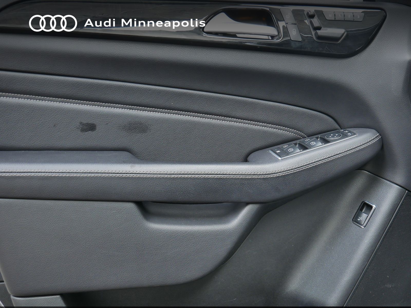 Thumbnail: 2015 Mercedes-Benz M-Class - 11