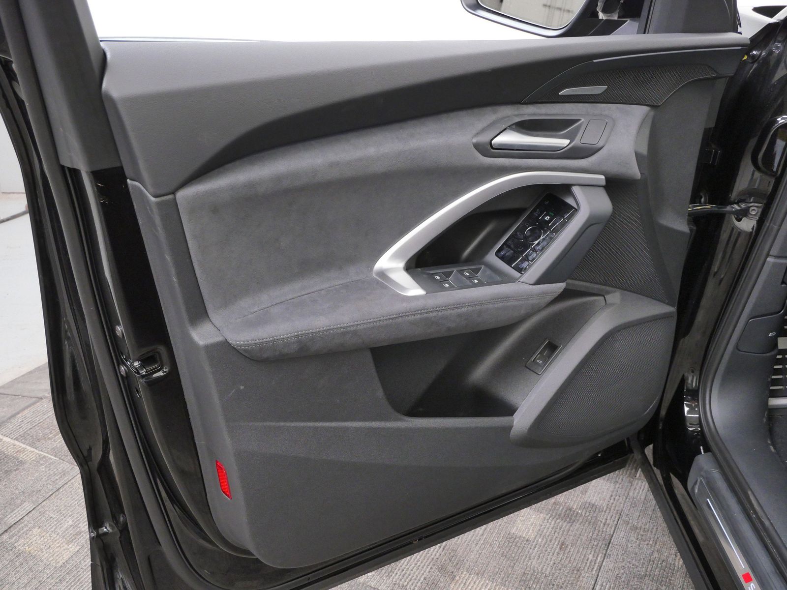 Thumbnail: 2026 Audi SQ5 - 10