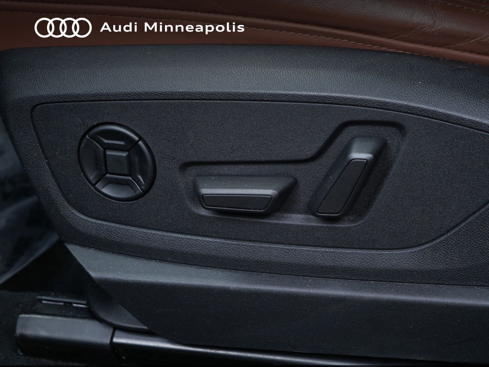 Thumbnail: 2022 Audi e-tron S - 13