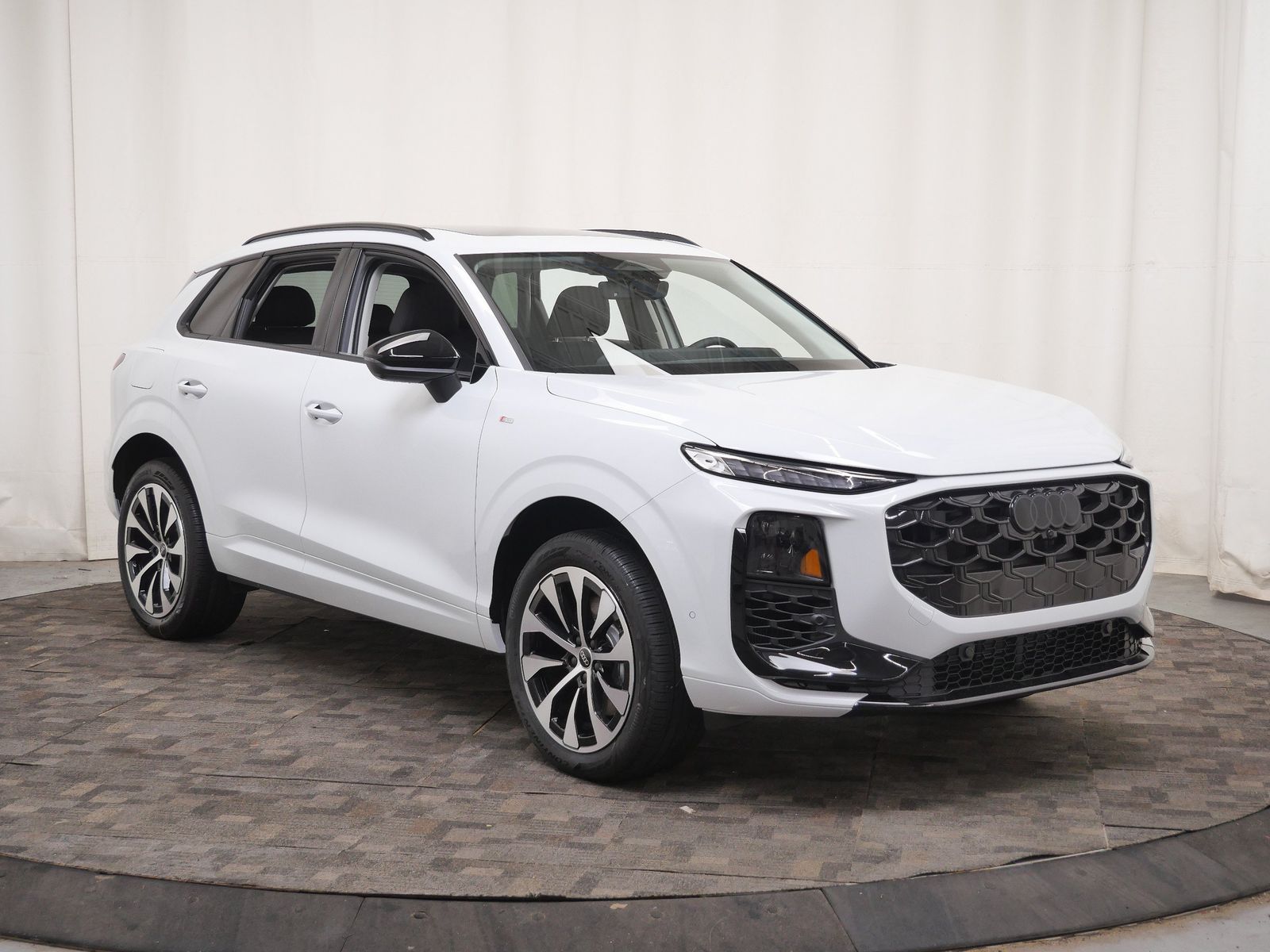 Thumbnail: 2026 Audi Q3 - 8