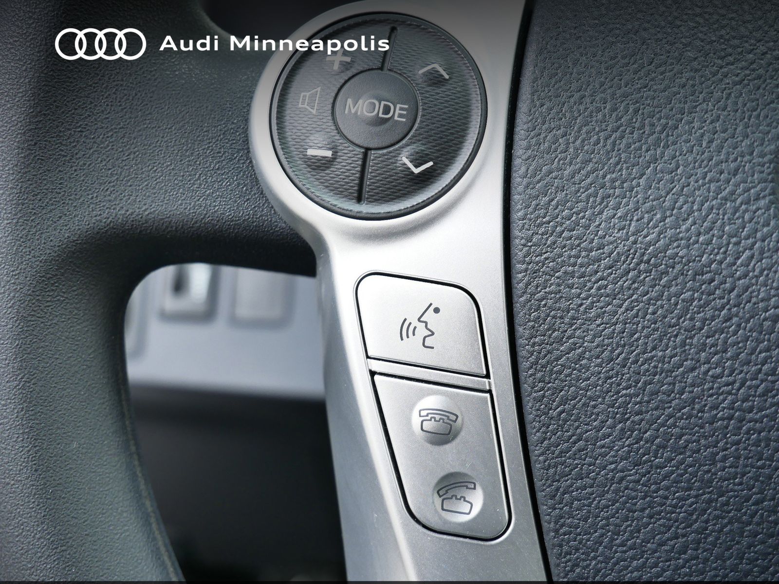 Thumbnail: 2015 Toyota Prius c - 17