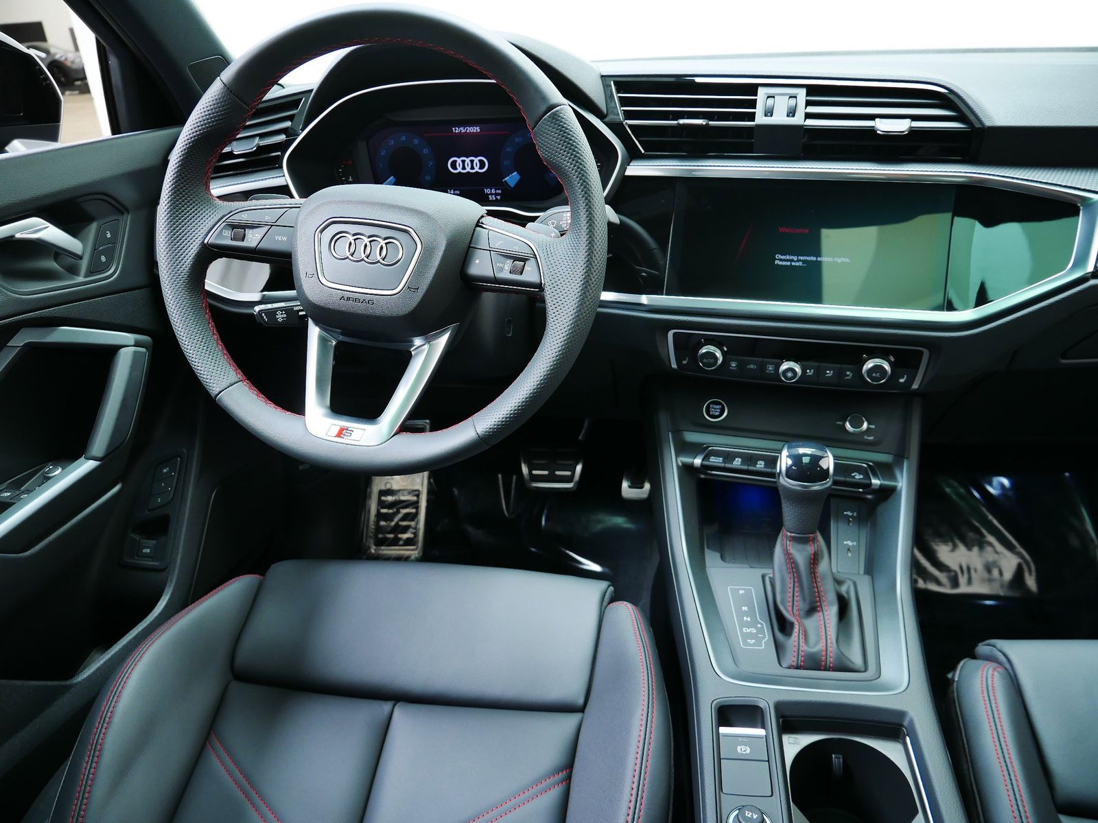 Thumbnail: 2025 Audi Q3 - 14