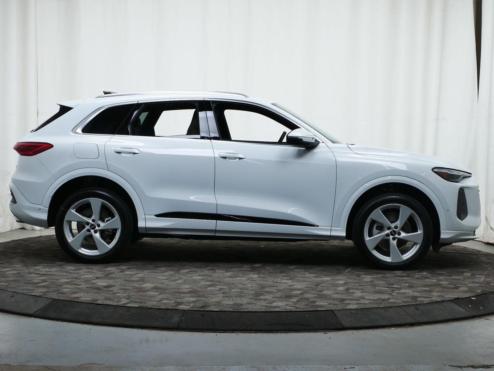 Thumbnail: 2025 Audi Q5 - 7