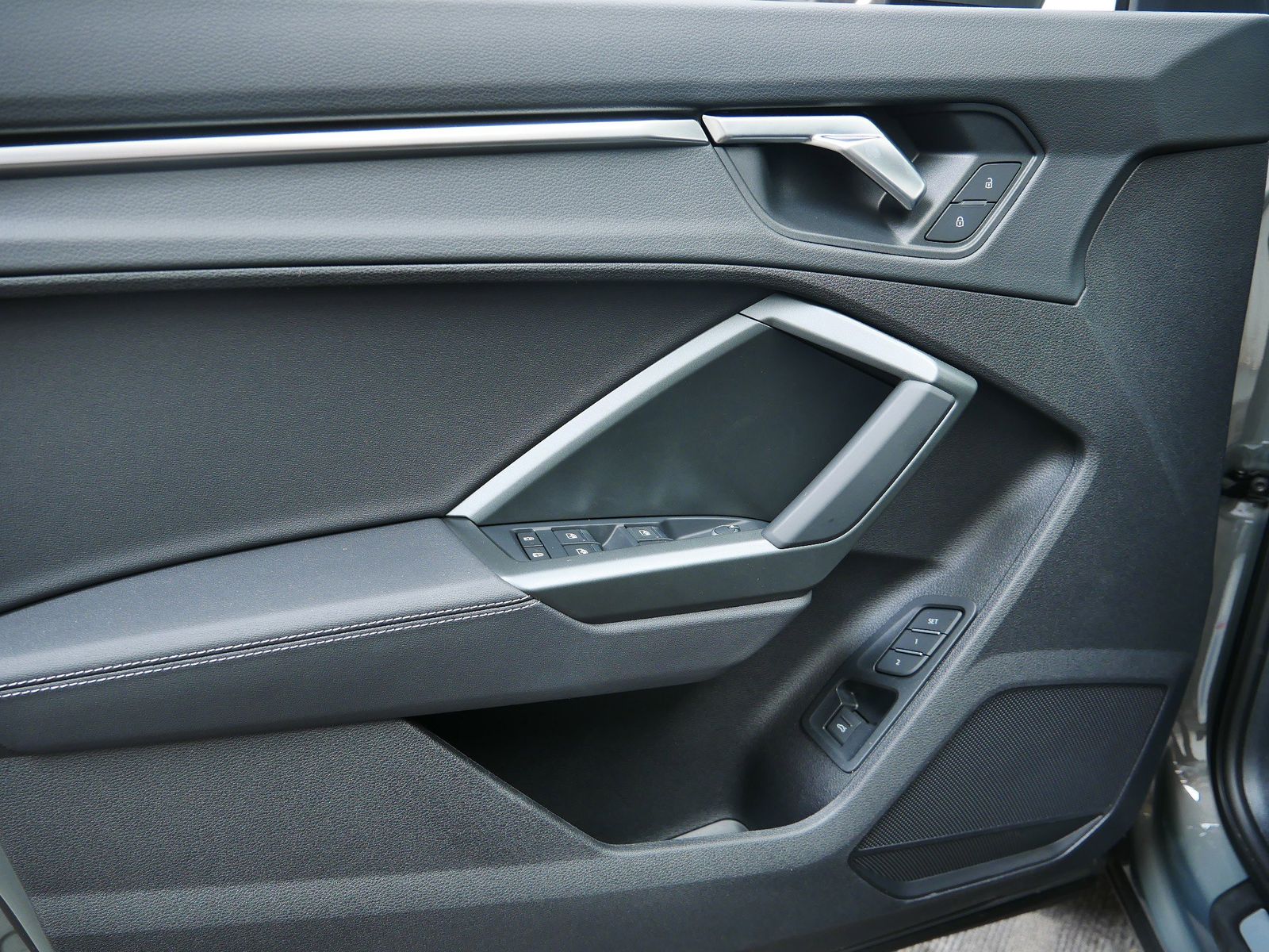 Thumbnail: 2025 Audi Q3 - 10