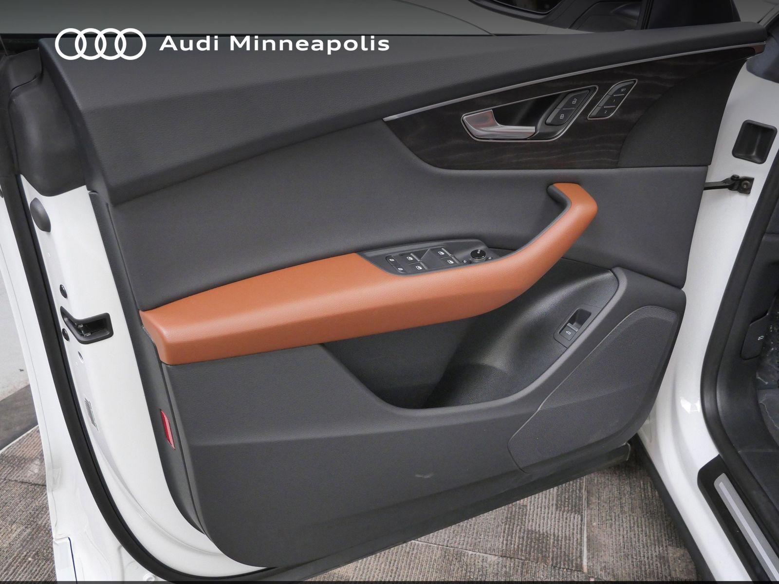 Thumbnail: 2023 Audi Q8 - 12