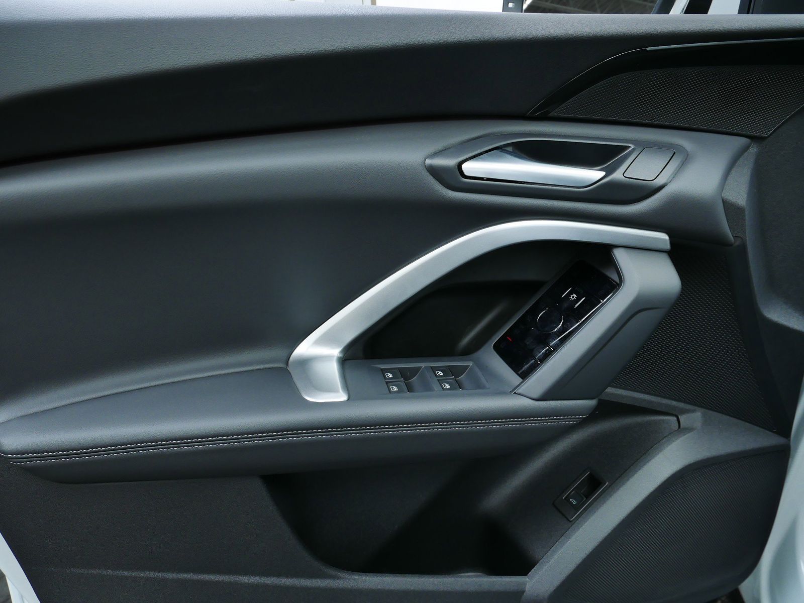 Thumbnail: 2025 Audi Q5 - 10