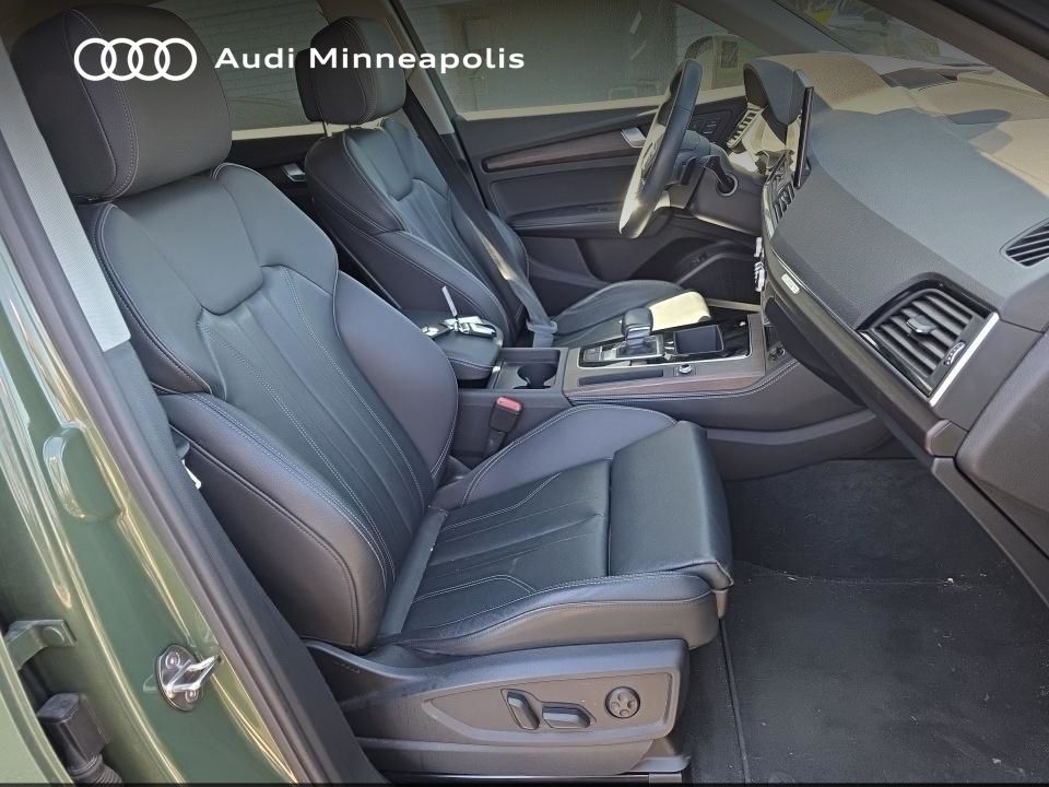 Thumbnail: 2023 Audi Q5 - 11