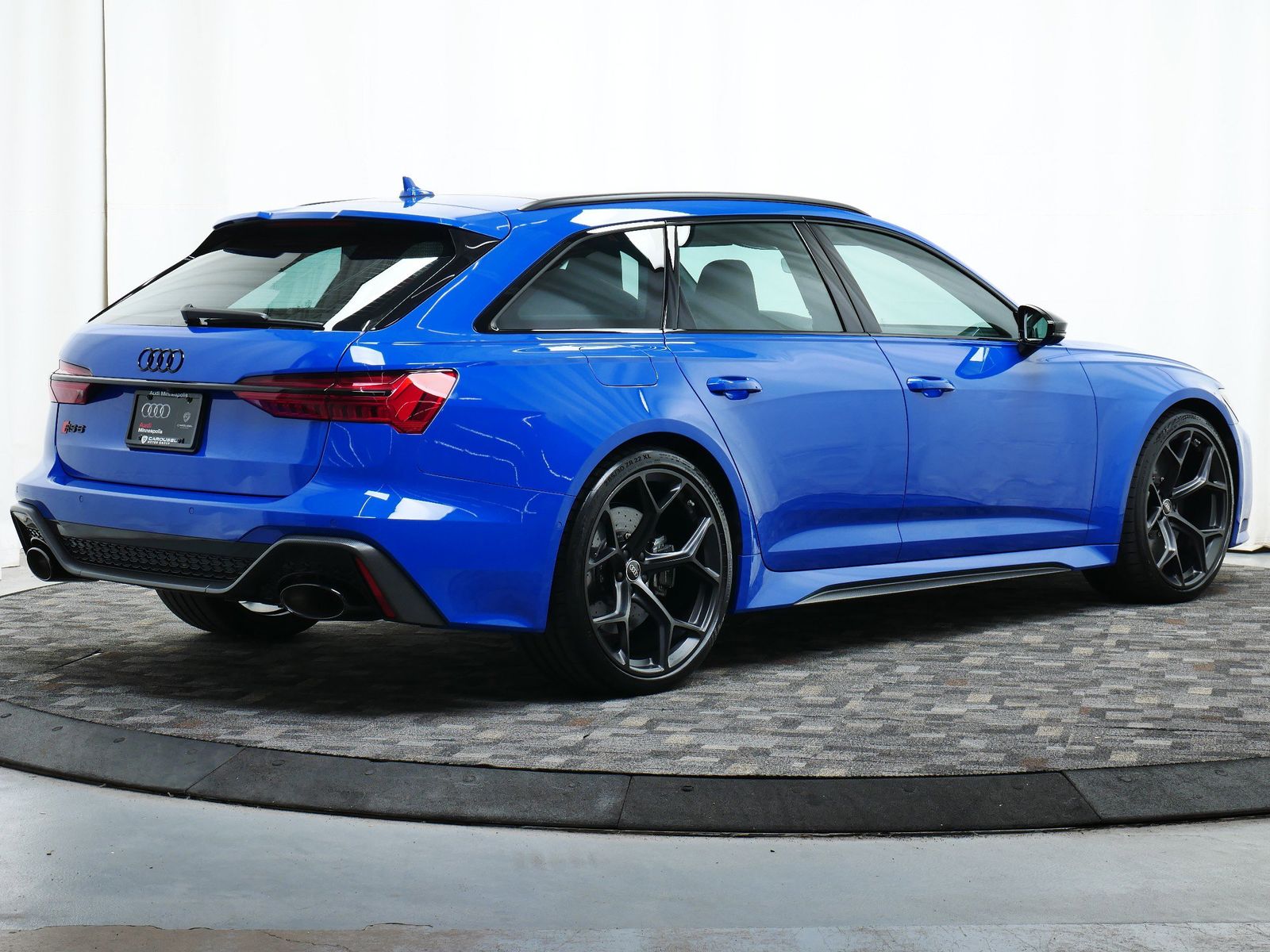 Thumbnail: 2025 Audi RS 6 - 6