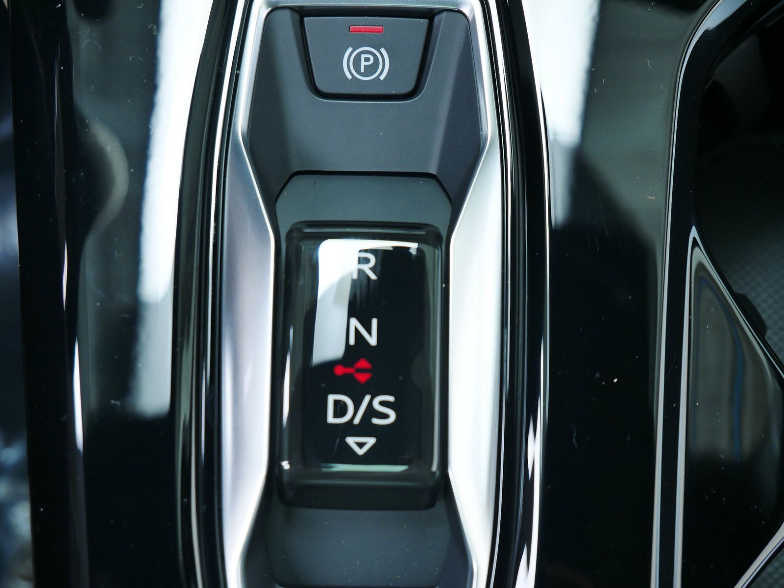 Thumbnail: 2025 Audi Q5 - 15