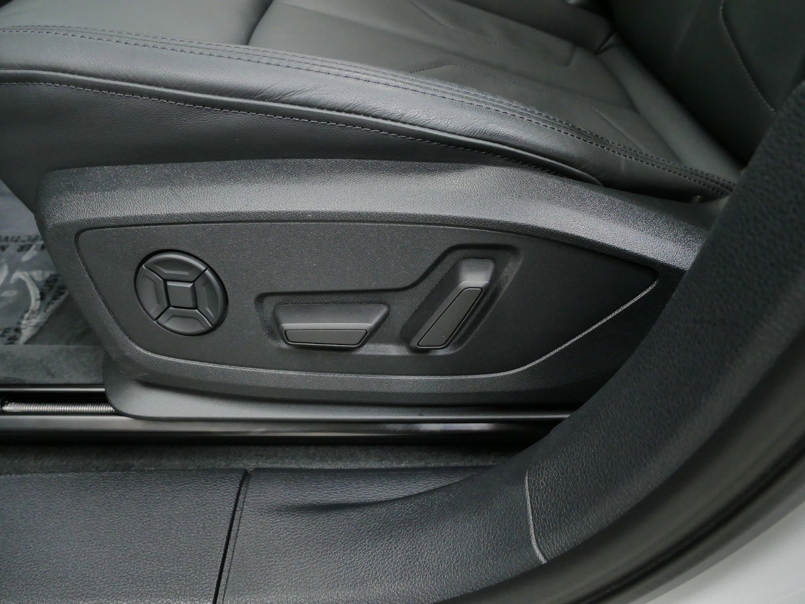 Thumbnail: 2023 Audi Q3 - 17