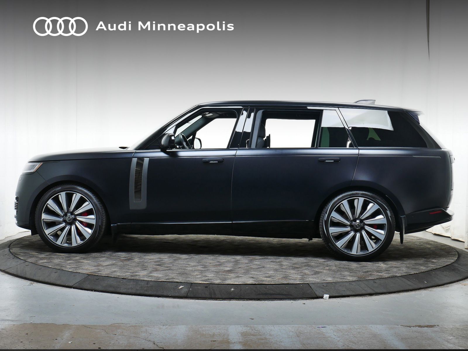 Thumbnail: 2023 Land Rover Range Rover - 3