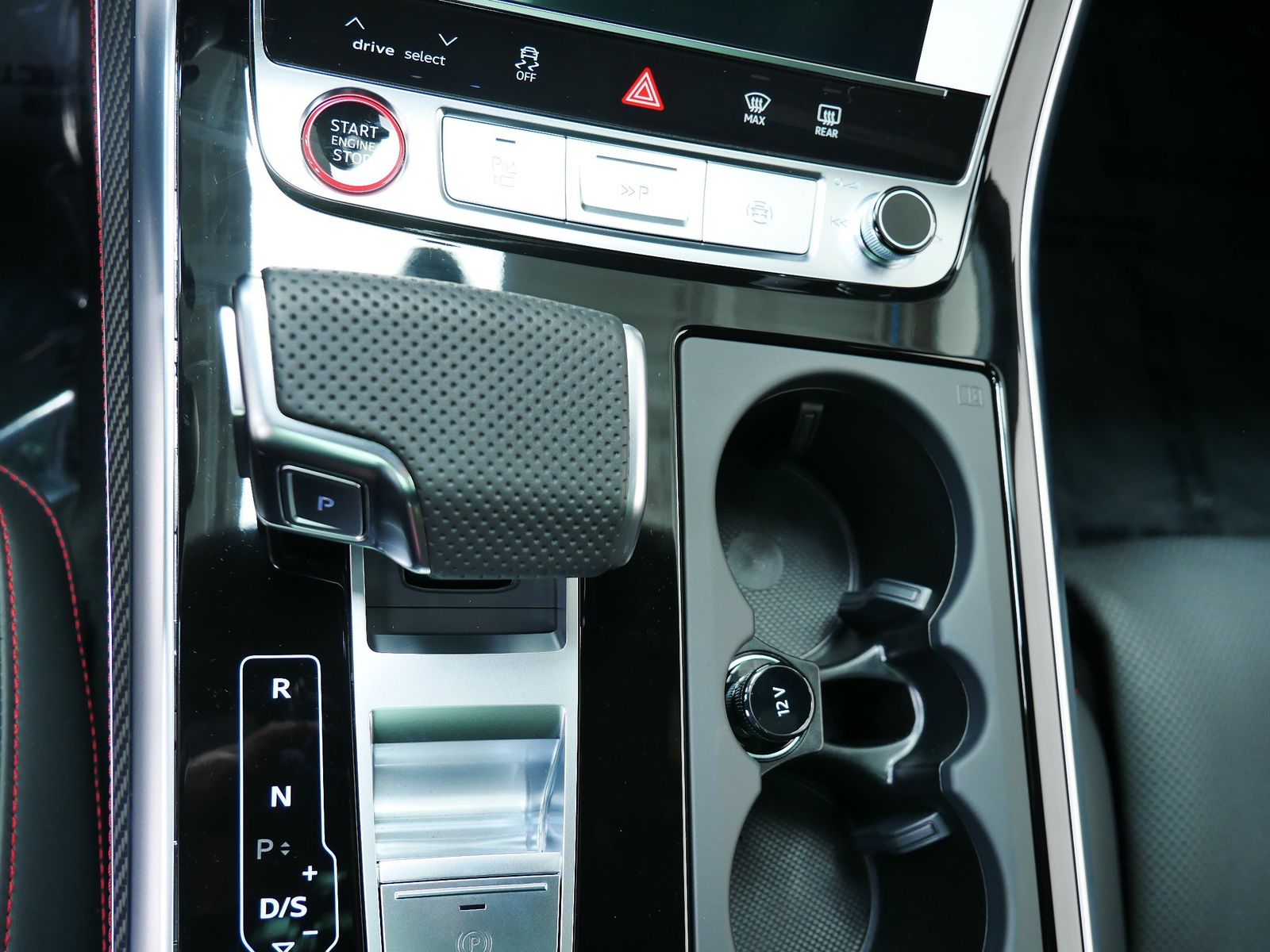 Thumbnail: 2026 Audi SQ8 - 14