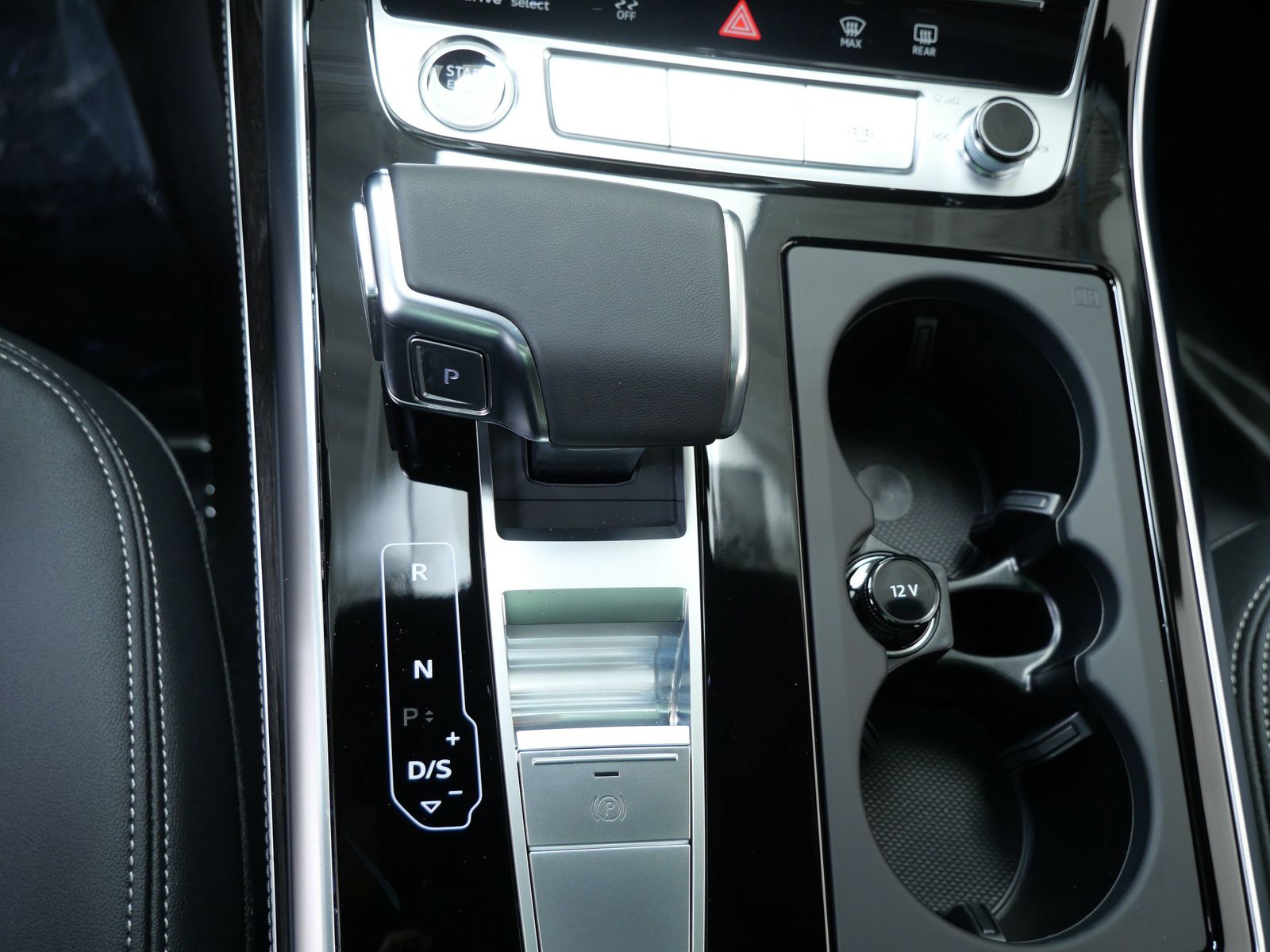 Thumbnail: 2026 Audi Q8 - 15