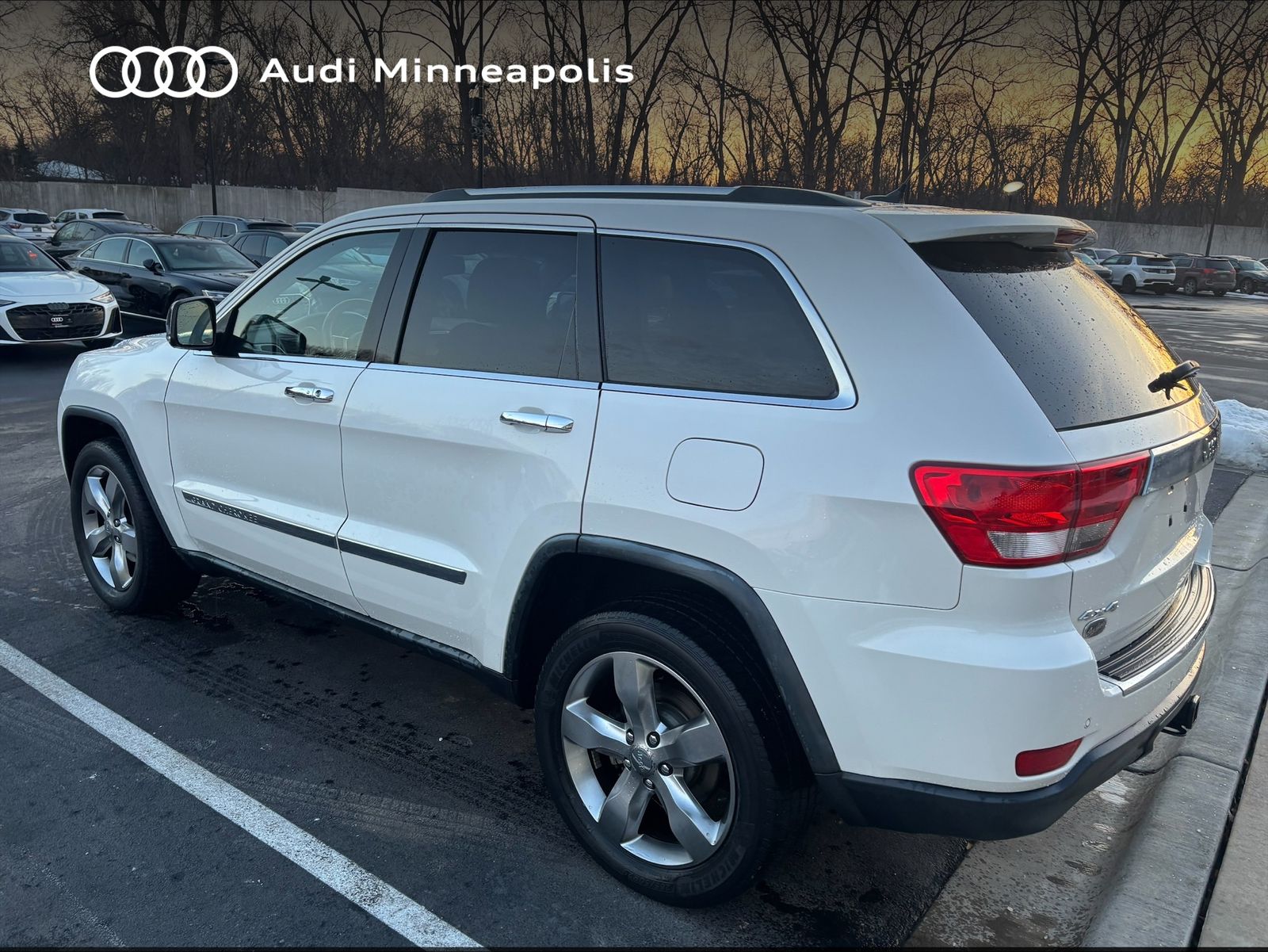 Thumbnail: 2011 Jeep Grand Cherokee - 21