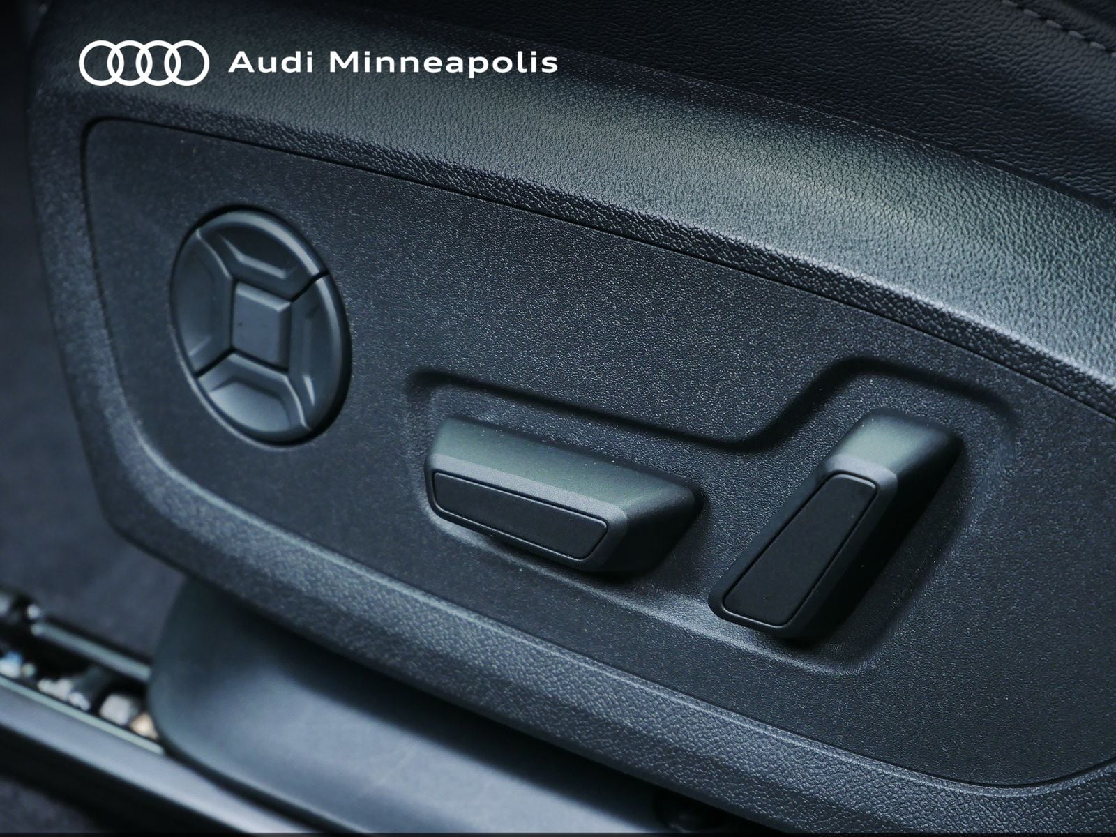 Thumbnail: 2025 Audi Q6 e-tron - 10