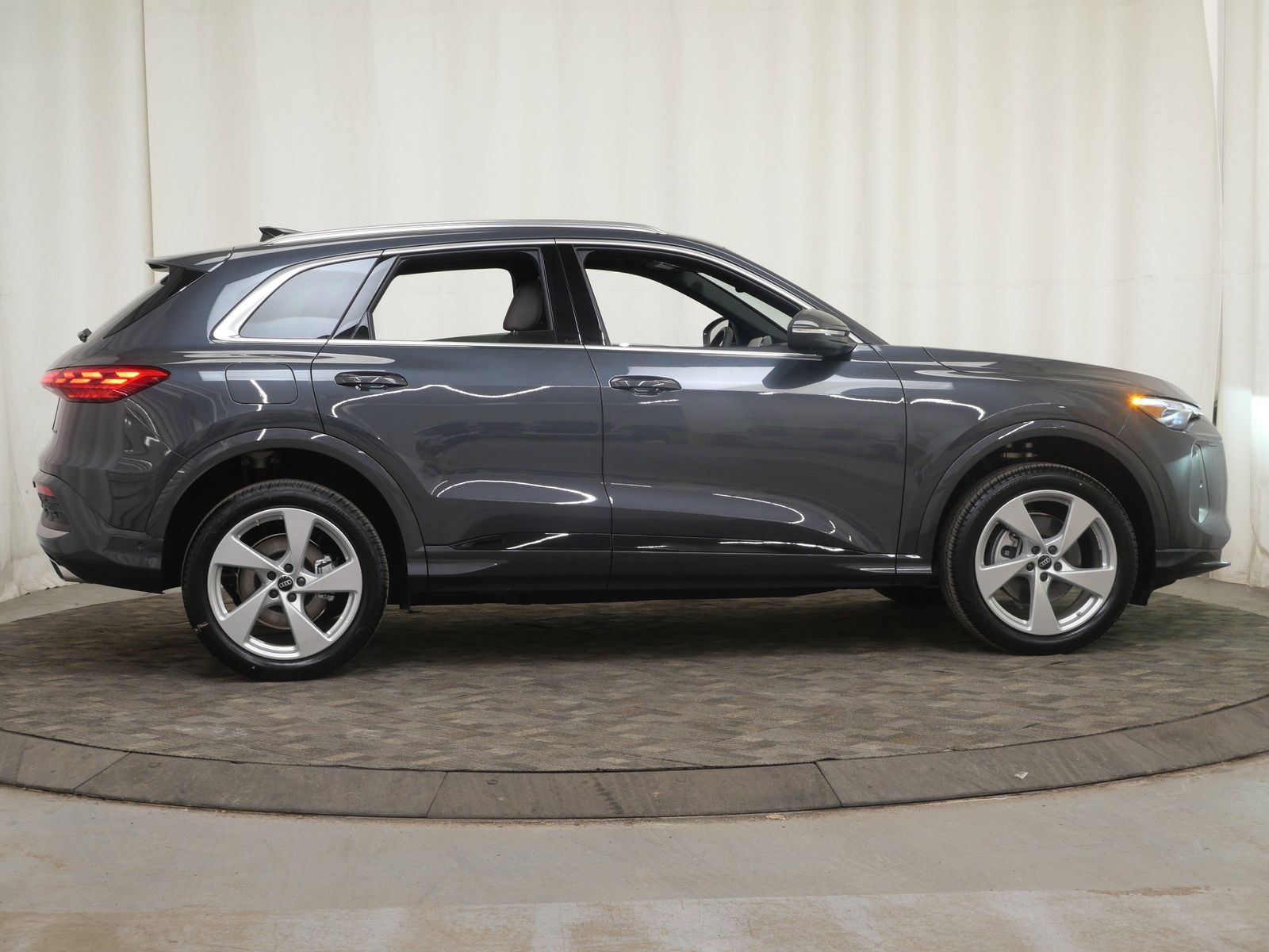 Thumbnail: 2025 Audi Q5 - 7