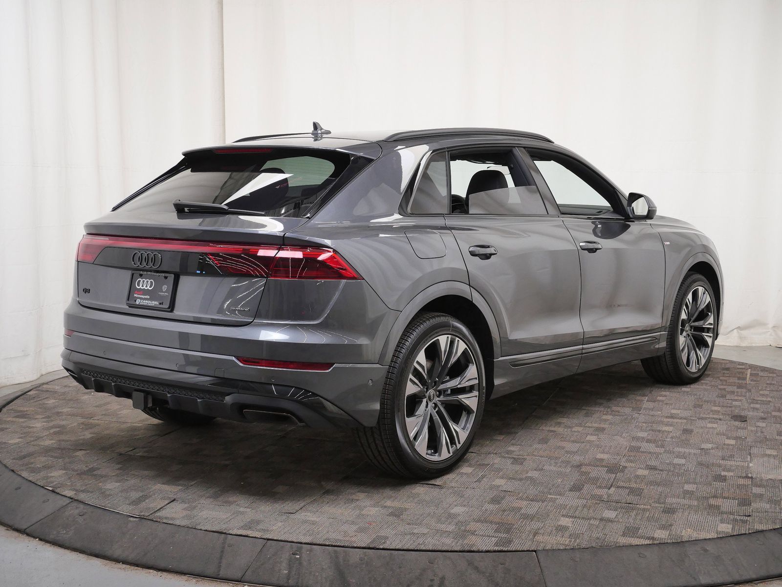 Thumbnail: 2026 Audi Q8 - 6