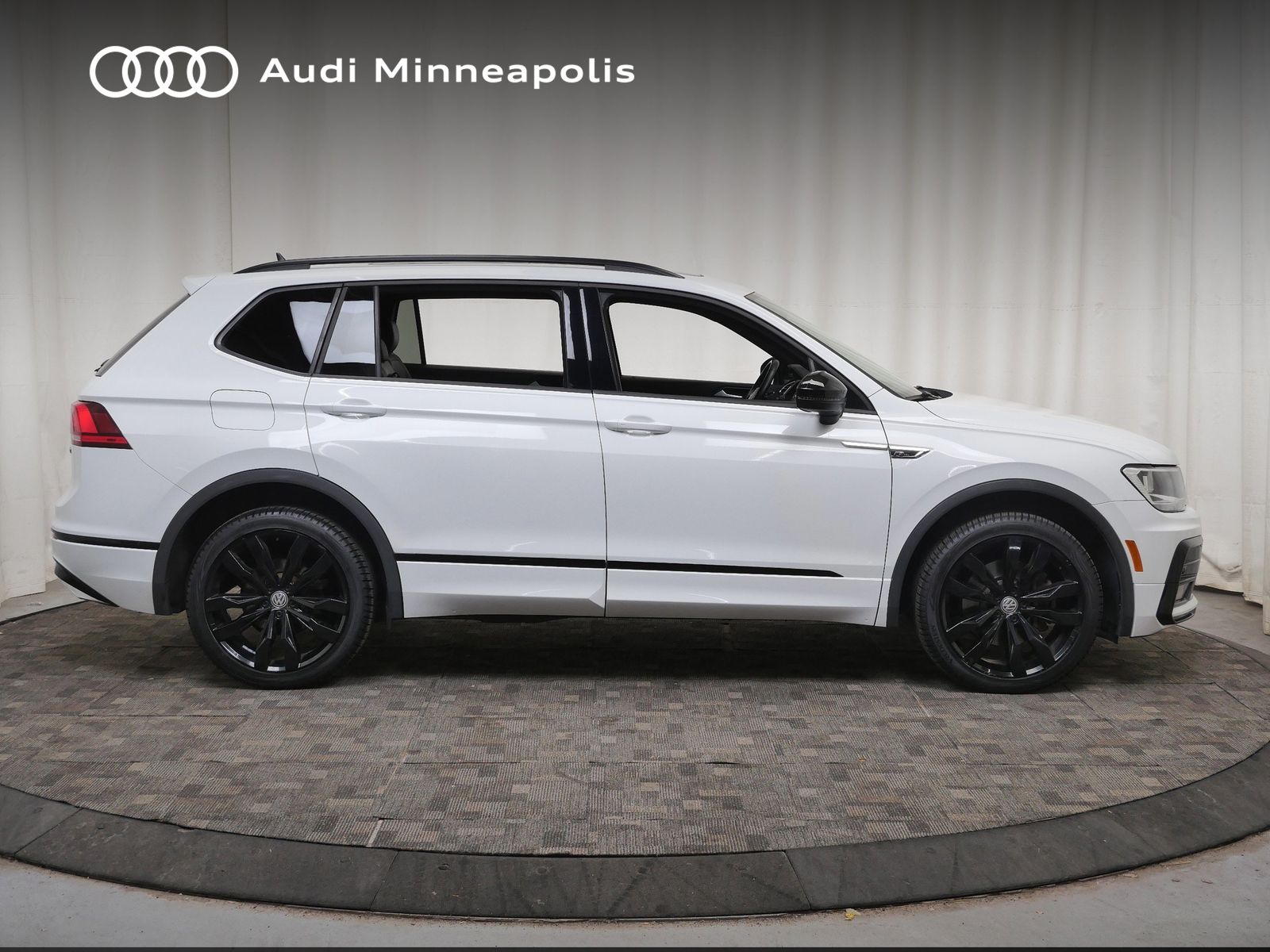 Thumbnail: 2020 Volkswagen Tiguan - 9
