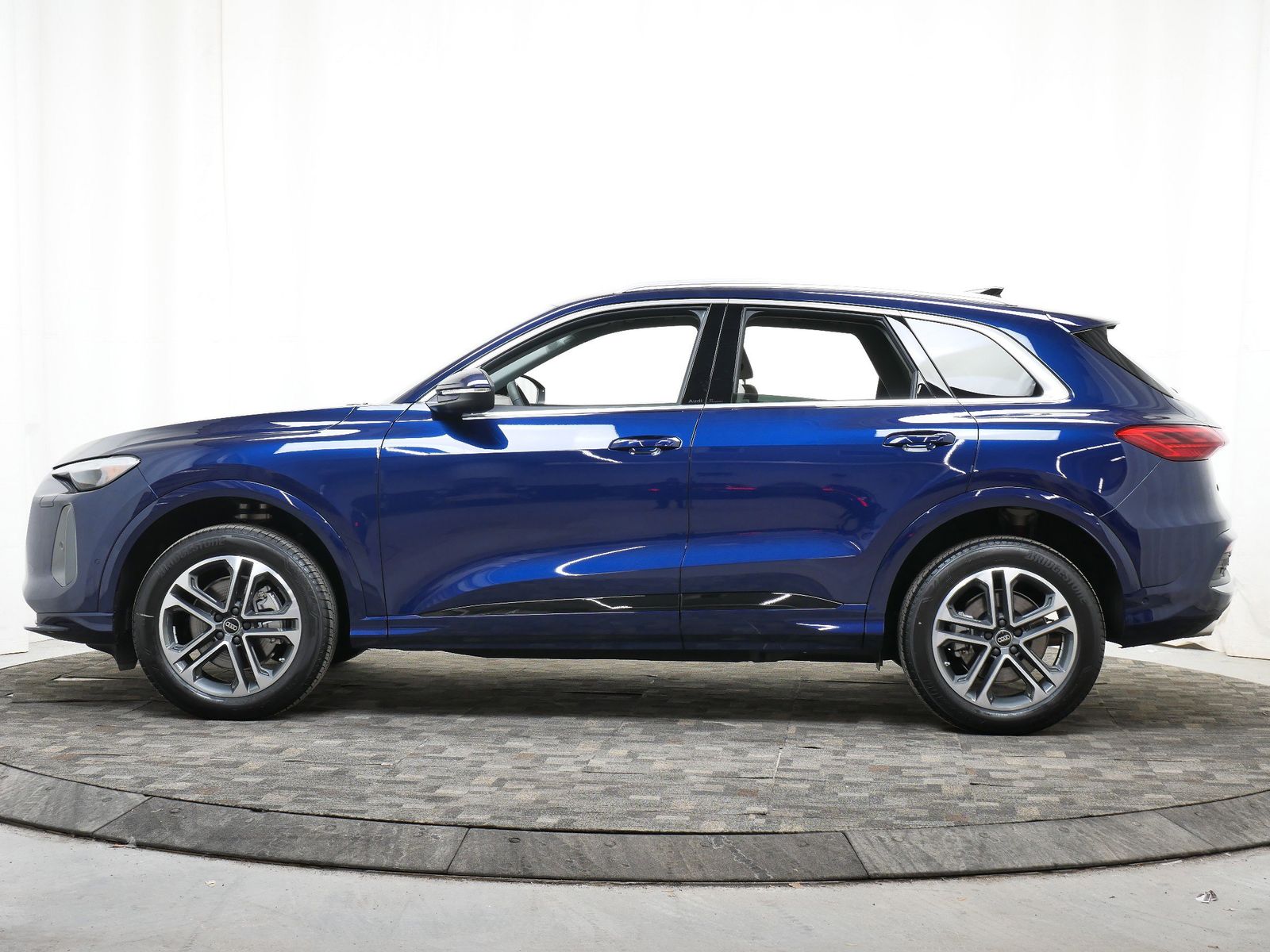 Thumbnail: 2025 Audi Q5 - 3