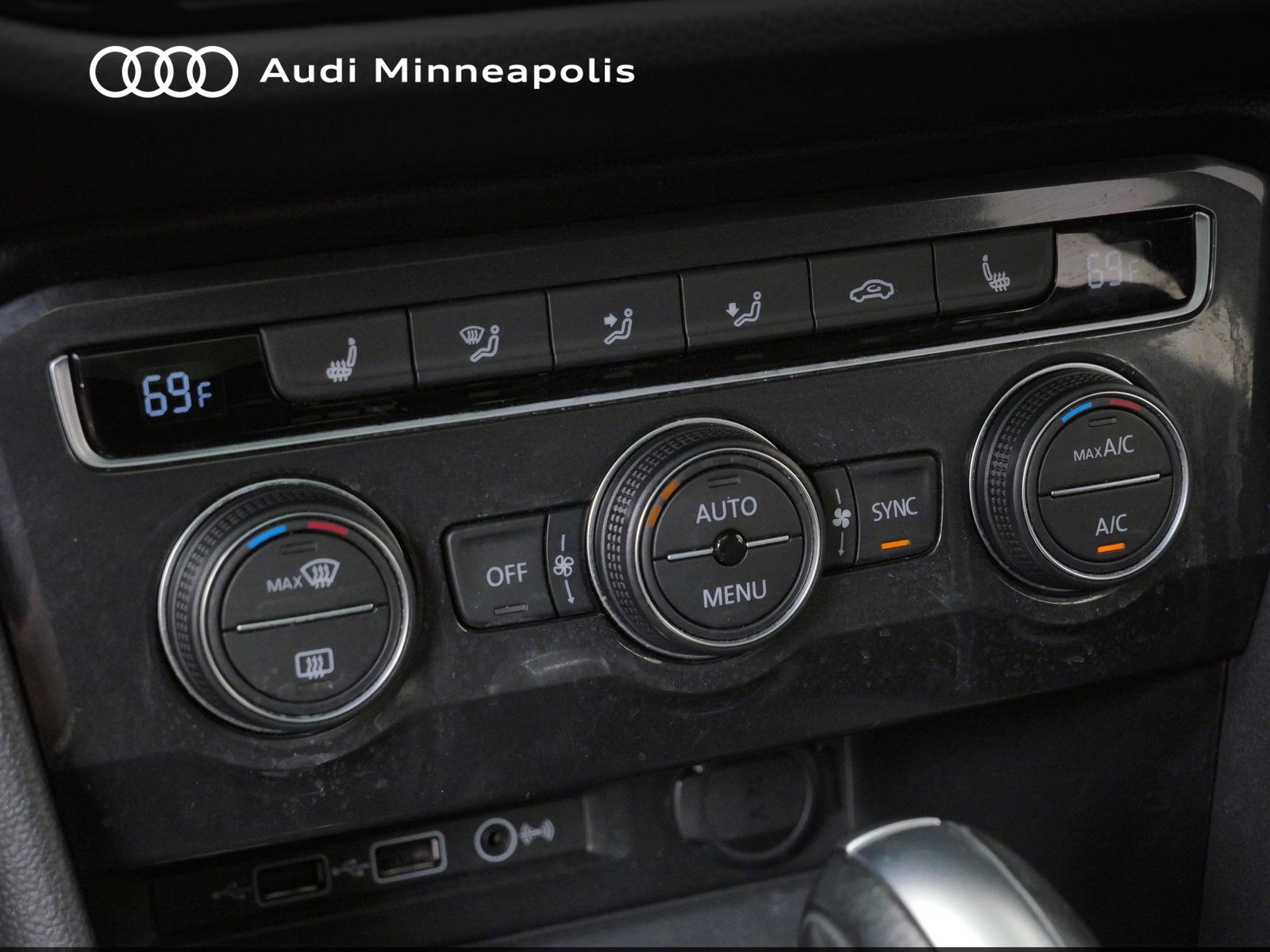 Thumbnail: 2020 Volkswagen Tiguan - 23