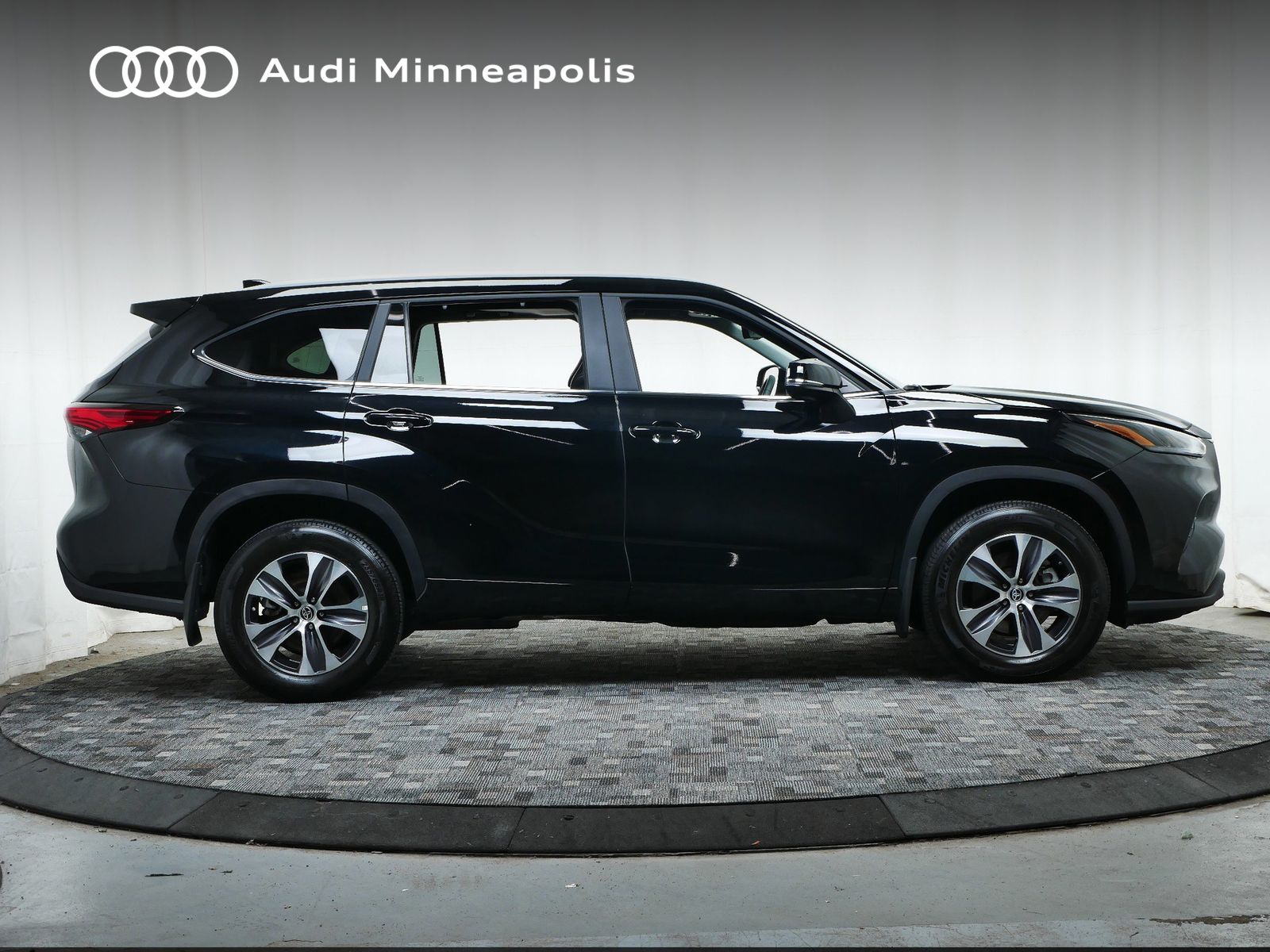 Thumbnail: 2023 Toyota Highlander - 8