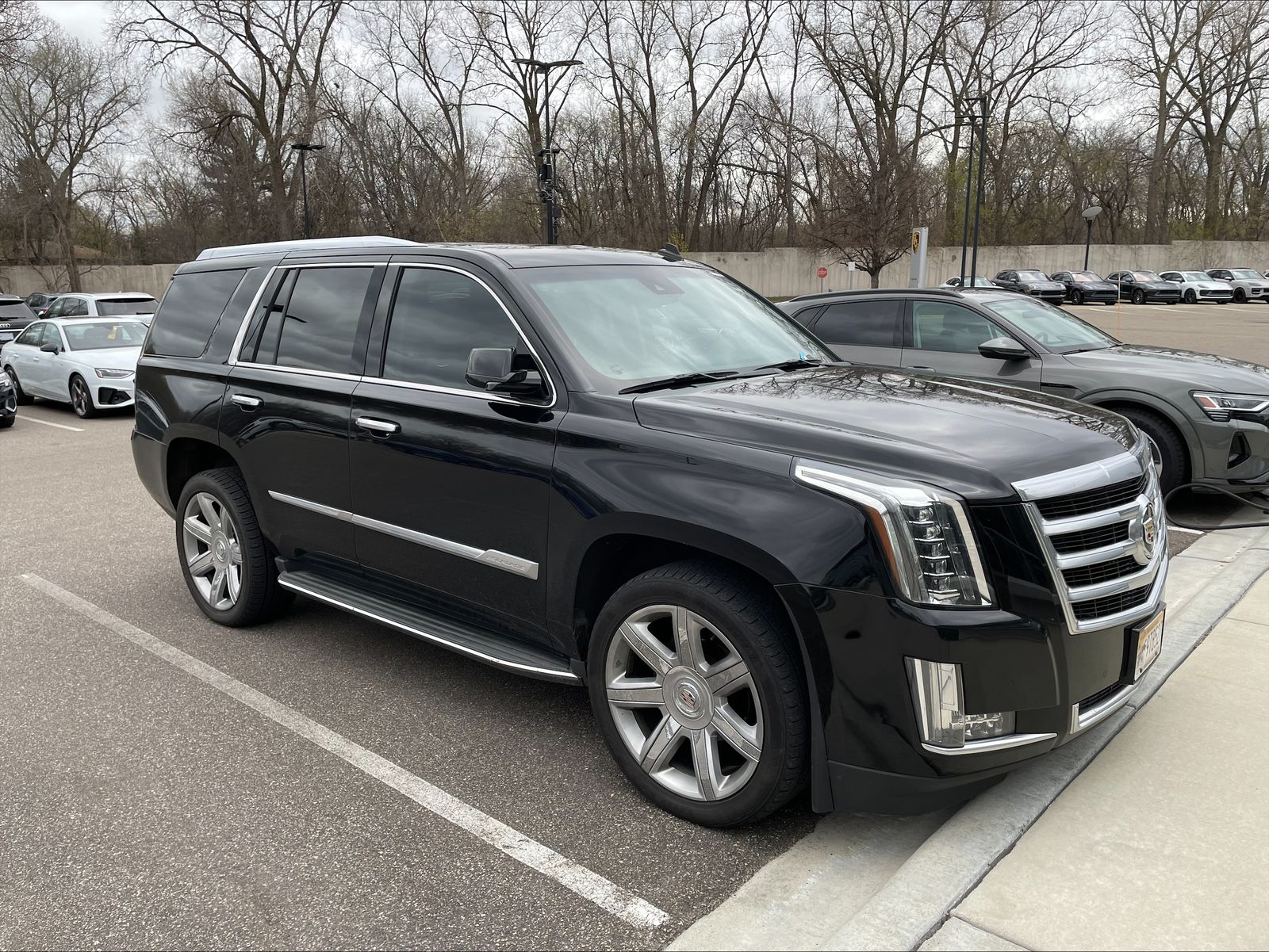 Used 2015 Cadillac Escalade Luxury with VIN 1GYS4BKJ0FR301462 for sale in Minneapolis, Minnesota