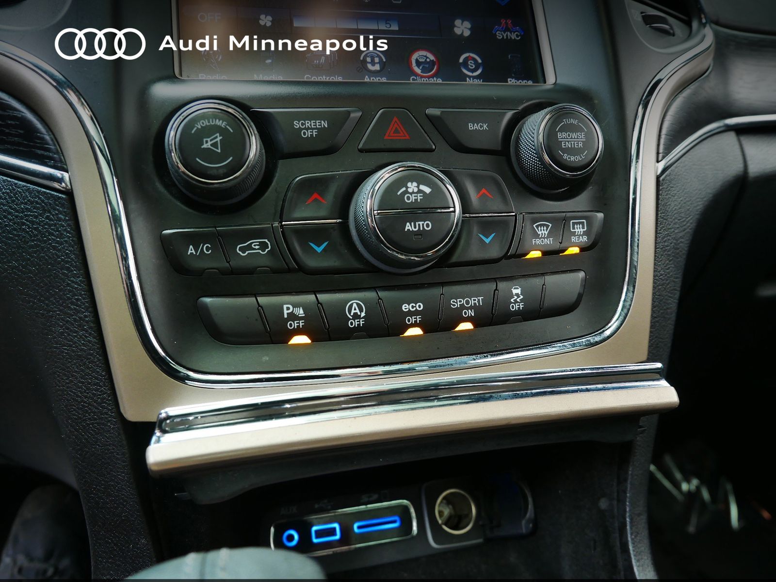 Thumbnail: 2016 Jeep Grand Cherokee - 25