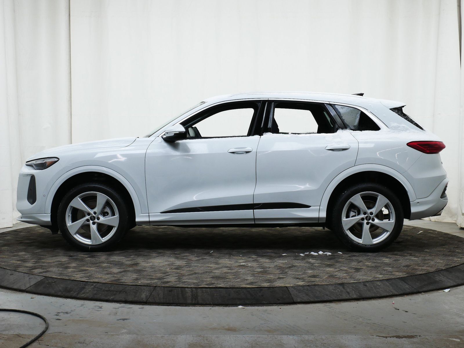 Thumbnail: 2025 Audi Q5 - 3