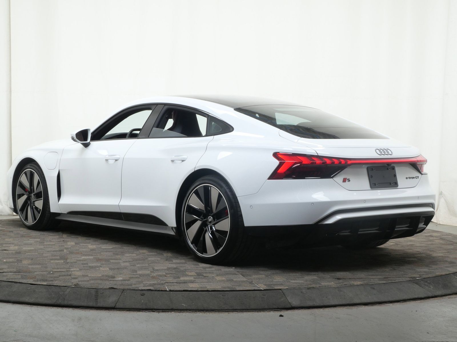 Thumbnail: 2025 Audi e-tron GT - 4