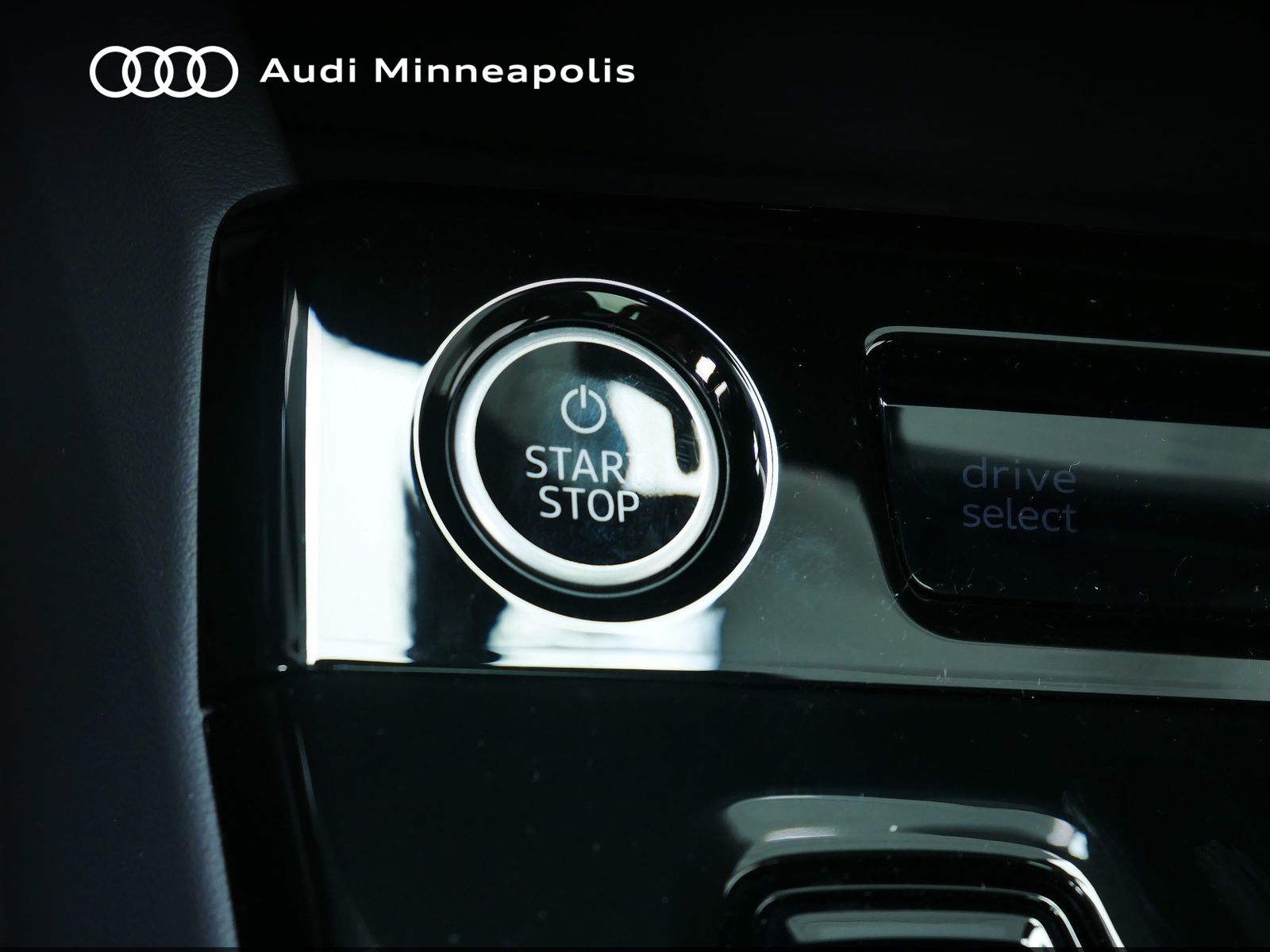 Thumbnail: 2025 Audi Q6 e-tron - 21