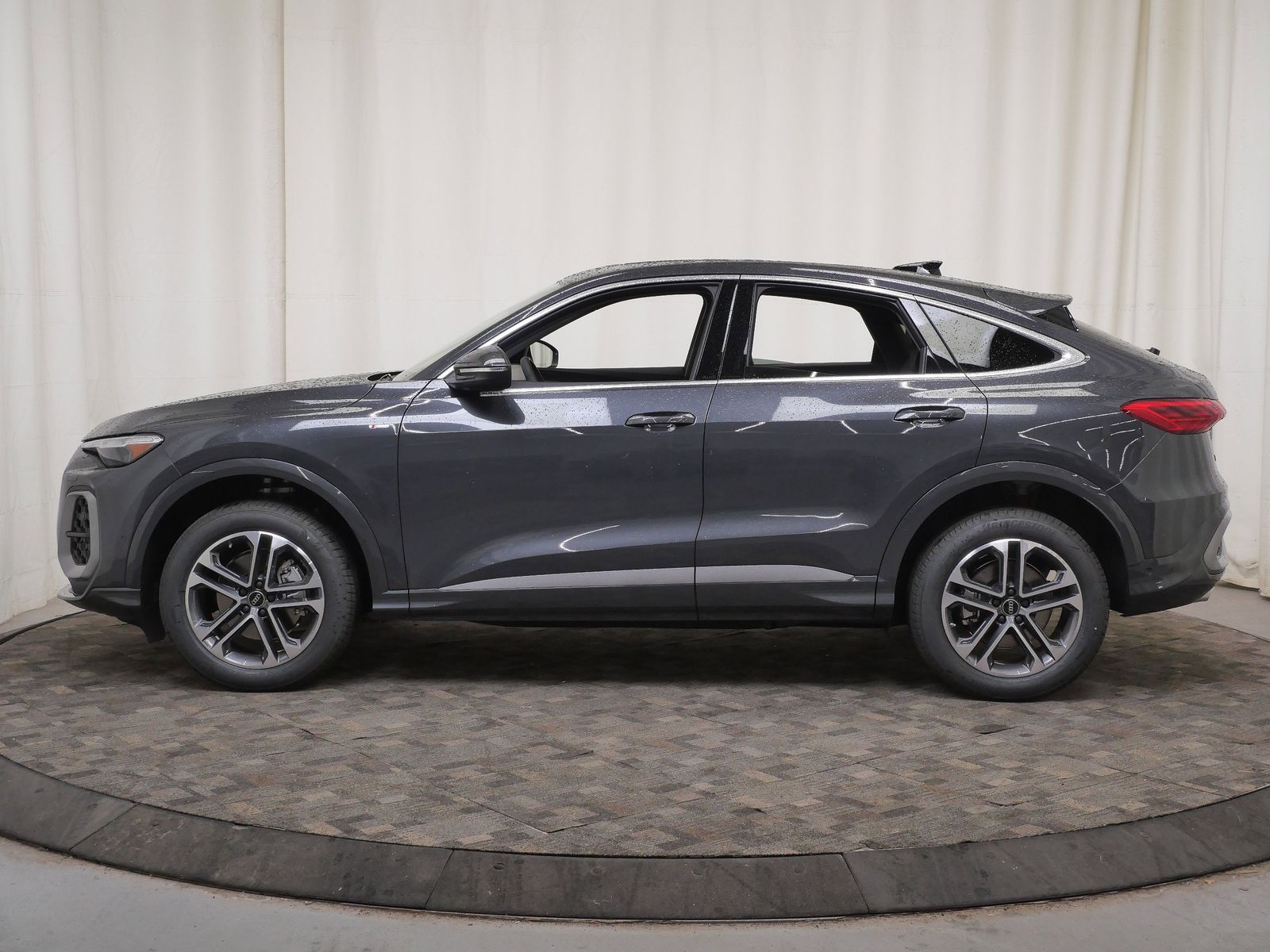 Thumbnail: 2026 Audi Q5 - 3