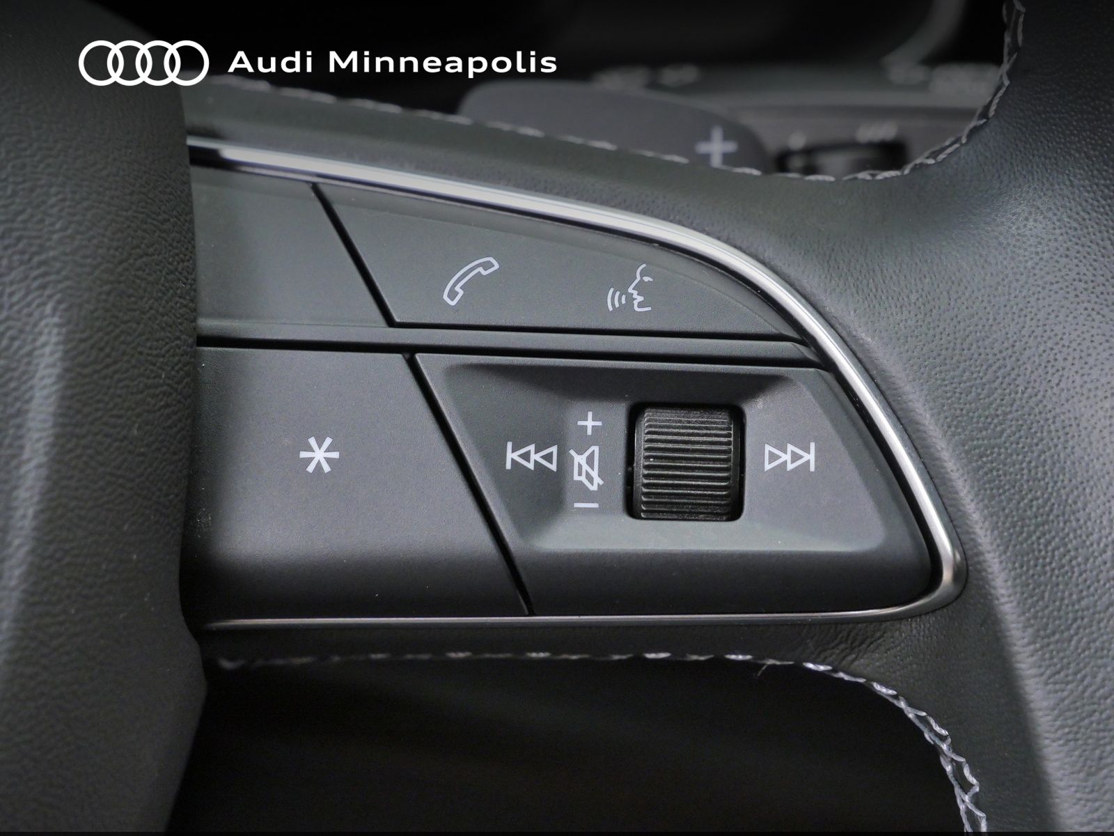 Thumbnail: 2023 Audi Q8 - 24