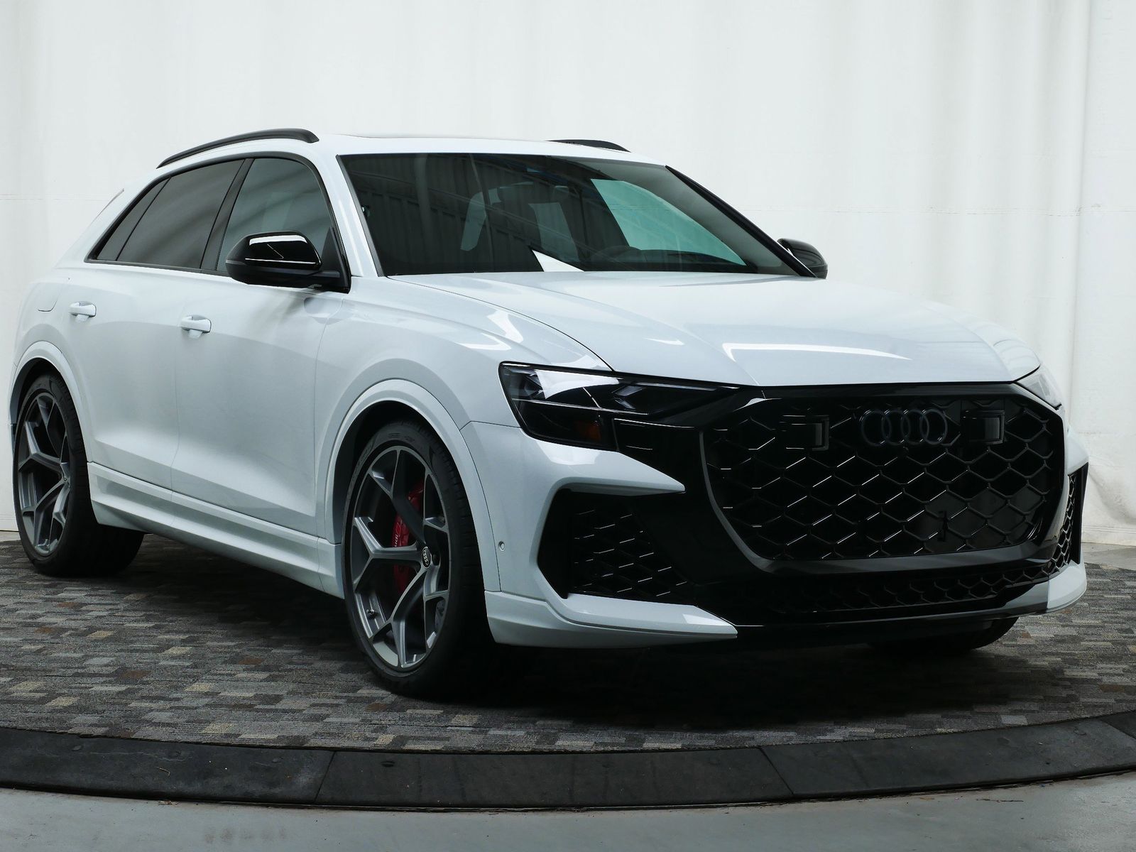 Thumbnail: 2025 Audi RS Q8 - 8